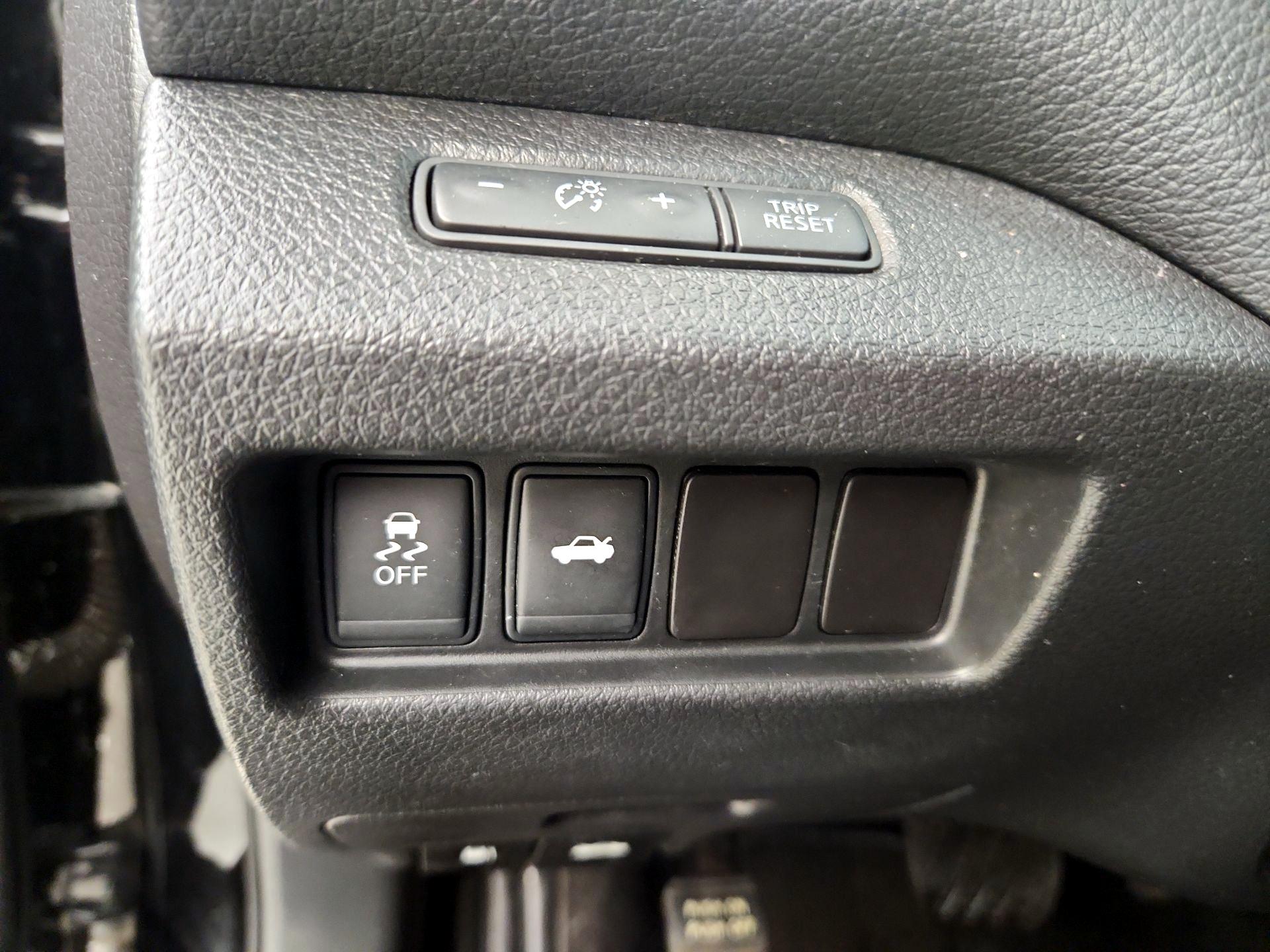 Thumbnail: 2015 Nissan Altima - 13
