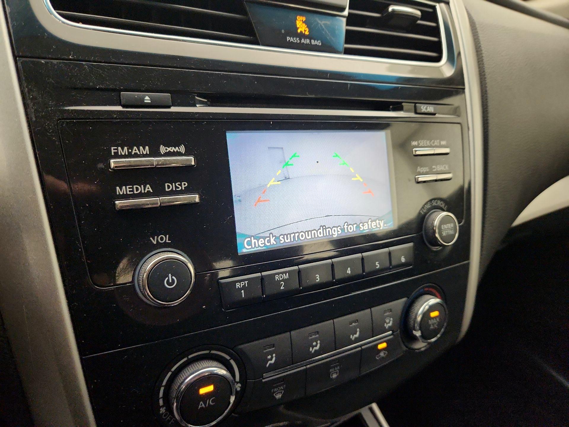 Thumbnail: 2015 Nissan Altima - 14