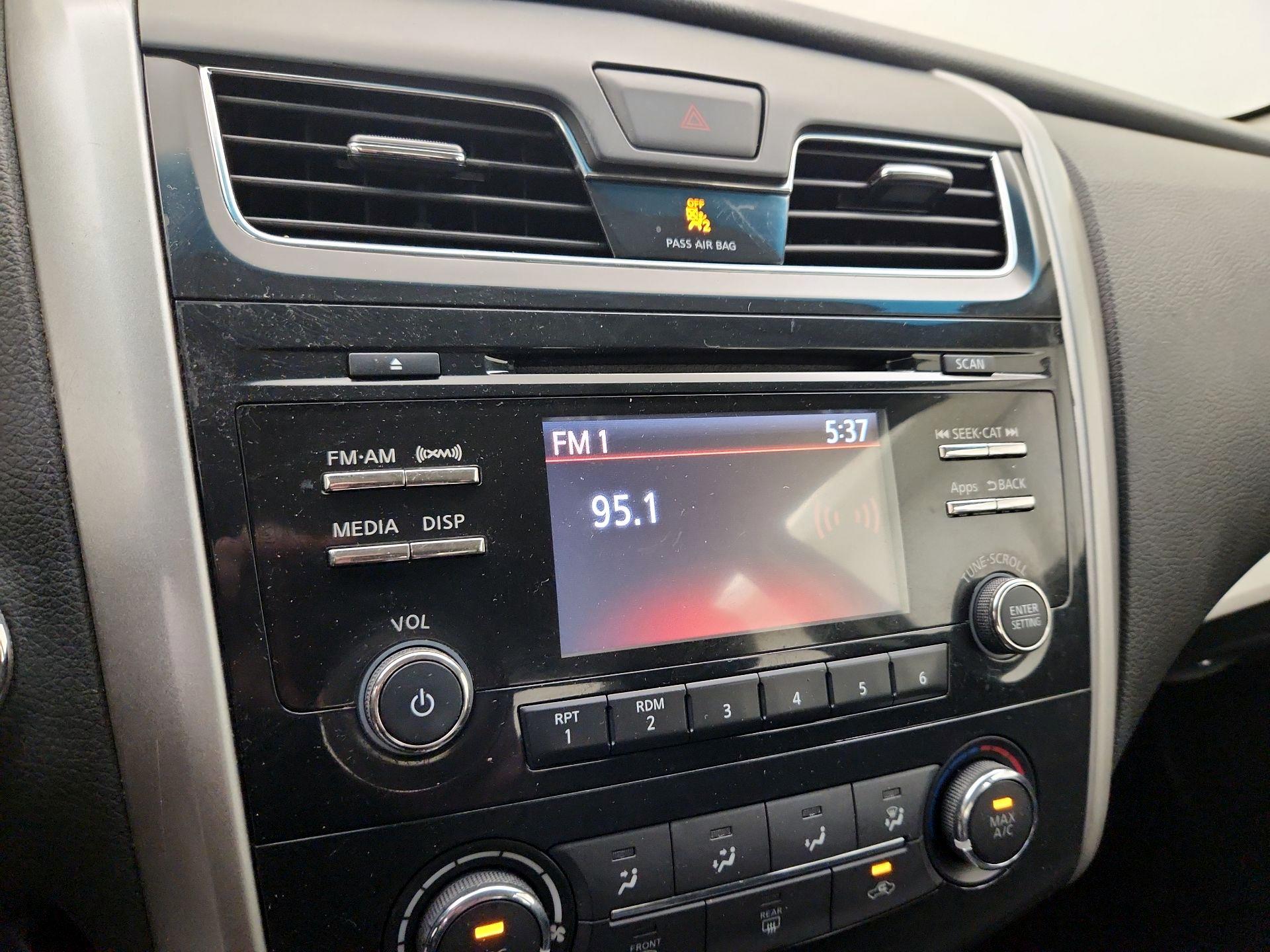 Thumbnail: 2015 Nissan Altima - 15