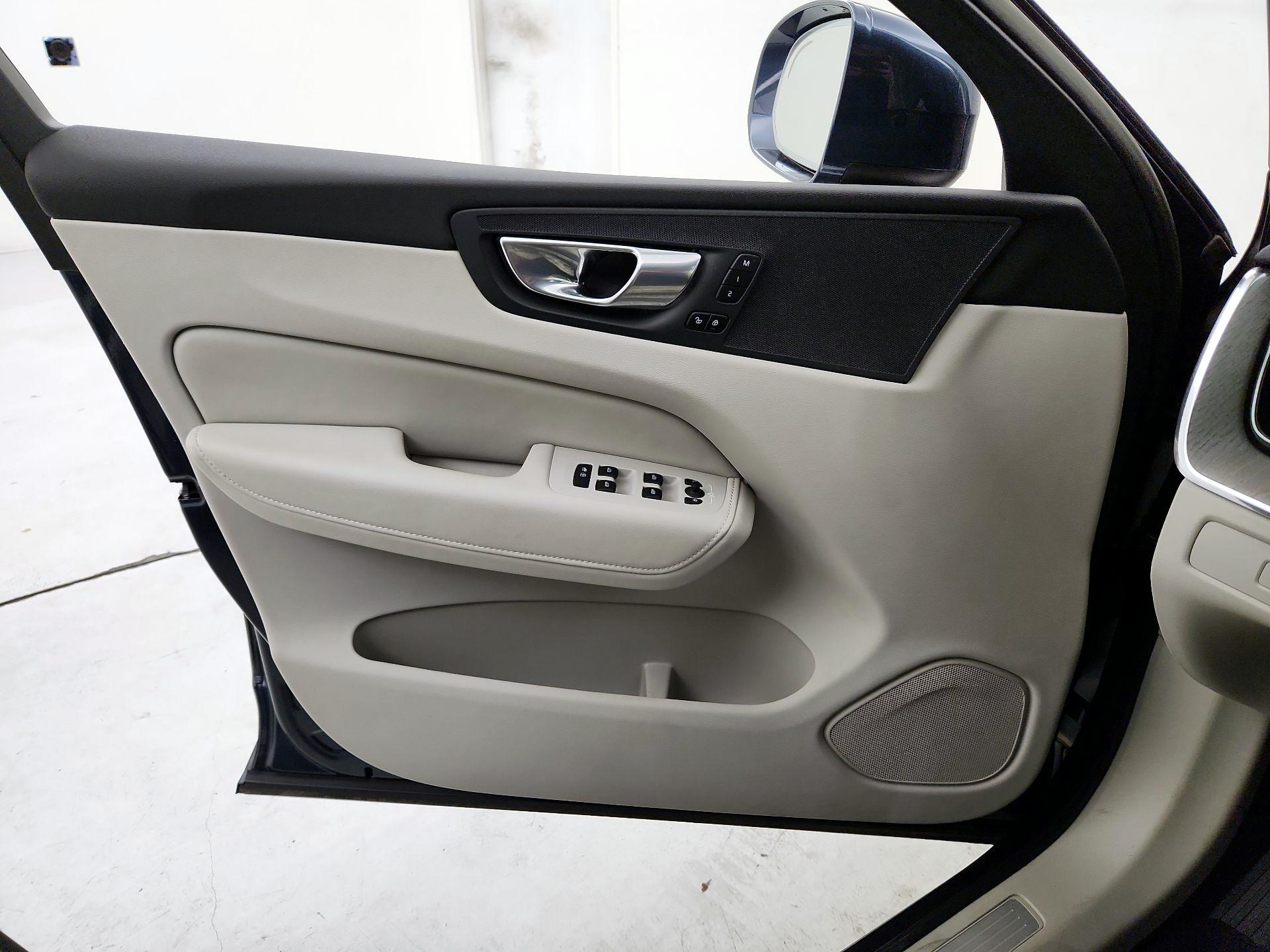 Thumbnail: 2023 Volvo XC60 - 12