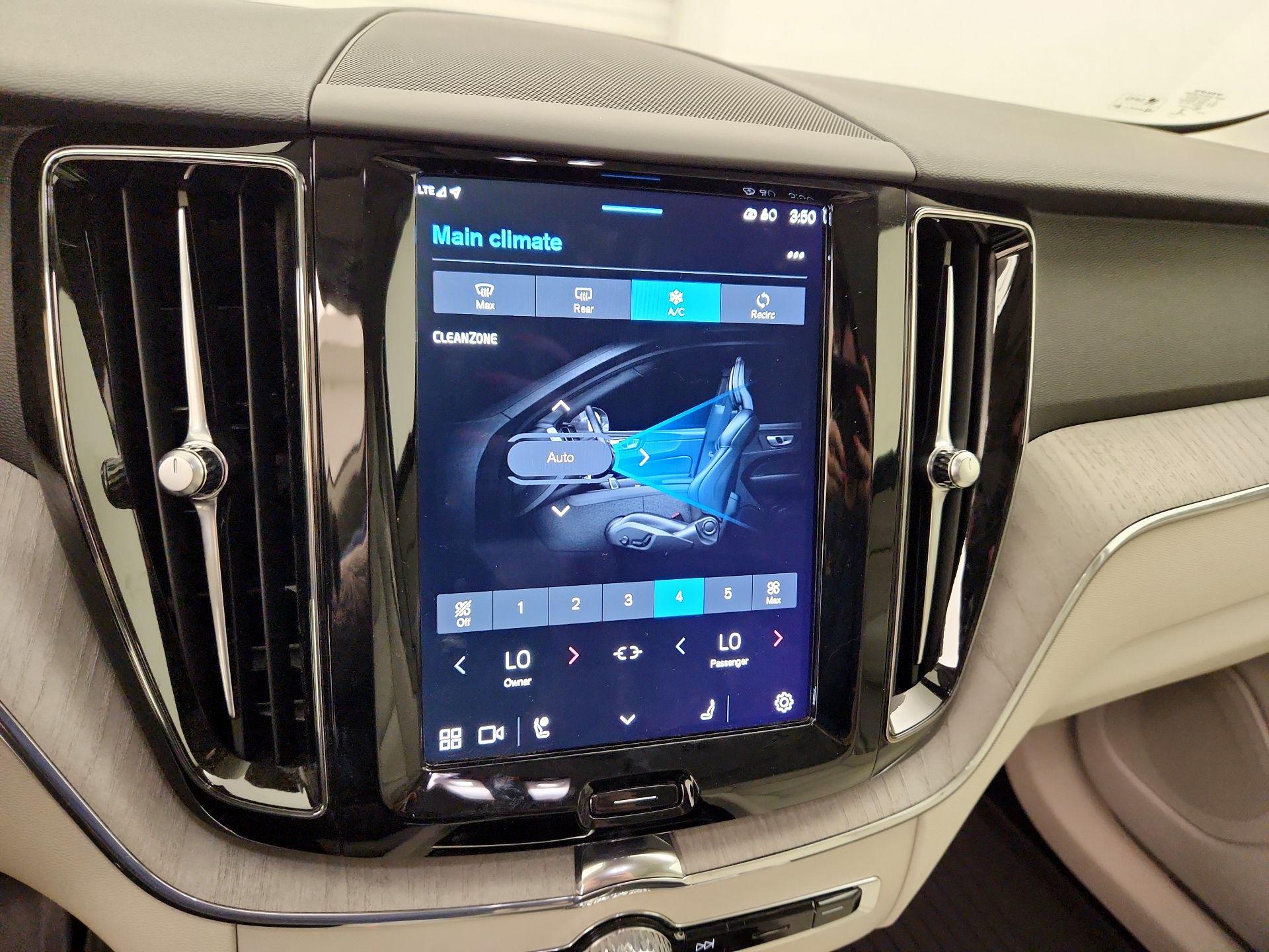 Thumbnail: 2023 Volvo XC60 - 17