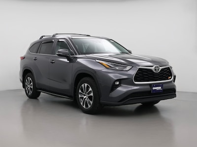 Gray 2023 Toyota Highlander XLE
