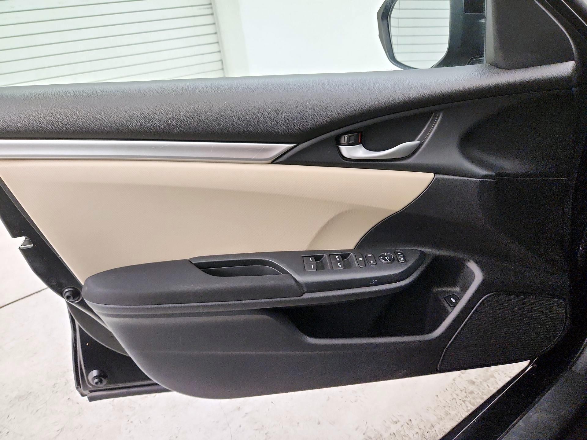 Thumbnail: 2016 Honda Civic - 12