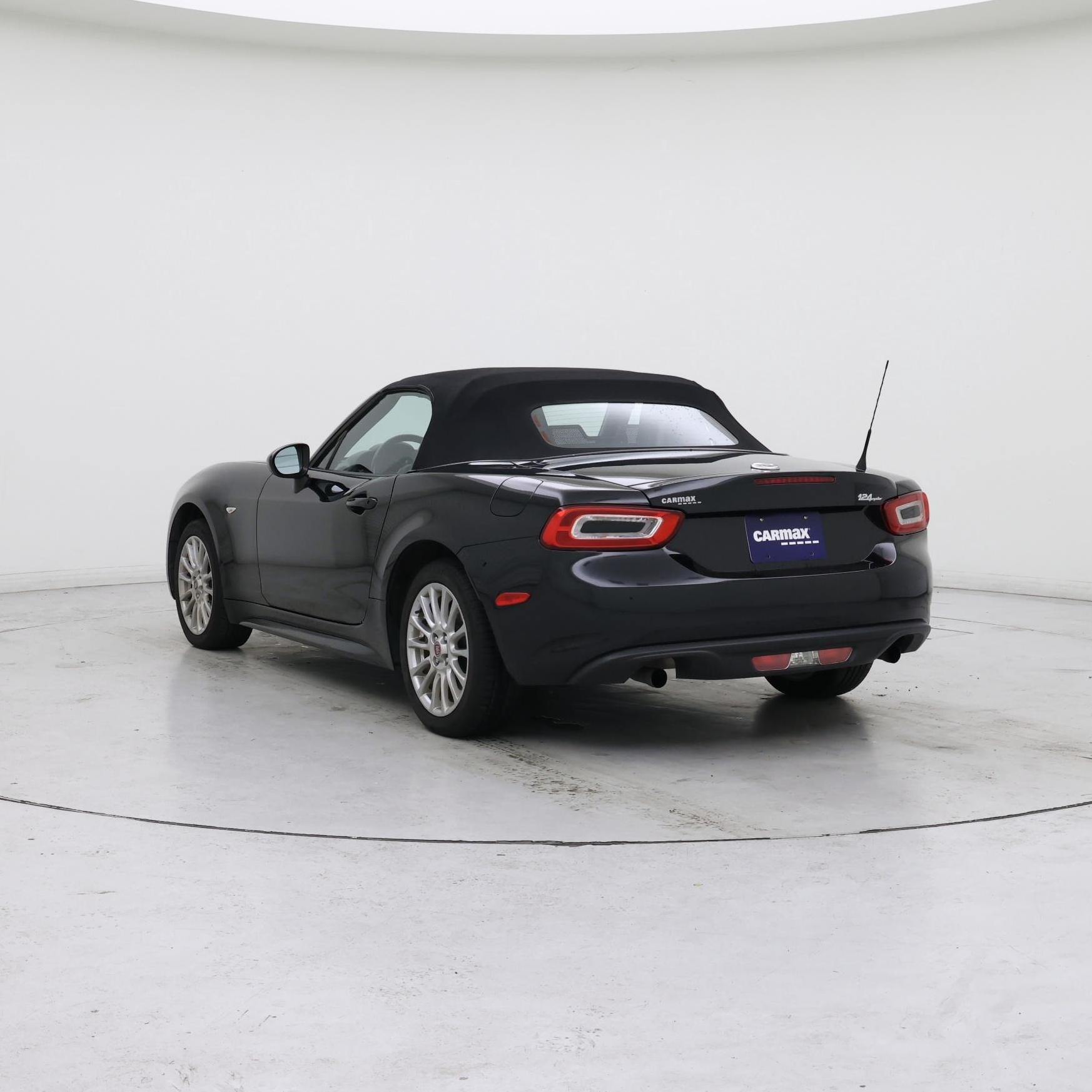 Thumbnail: 2018 Fiat 124 Spider - 2