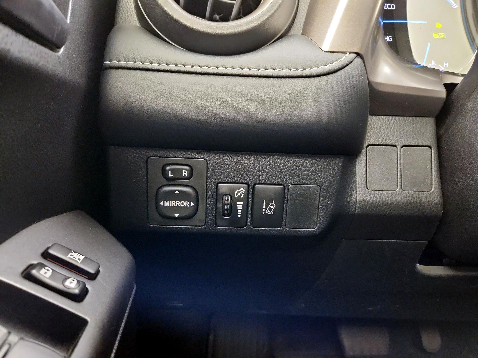 Thumbnail: 2018 Toyota RAV4 - 13