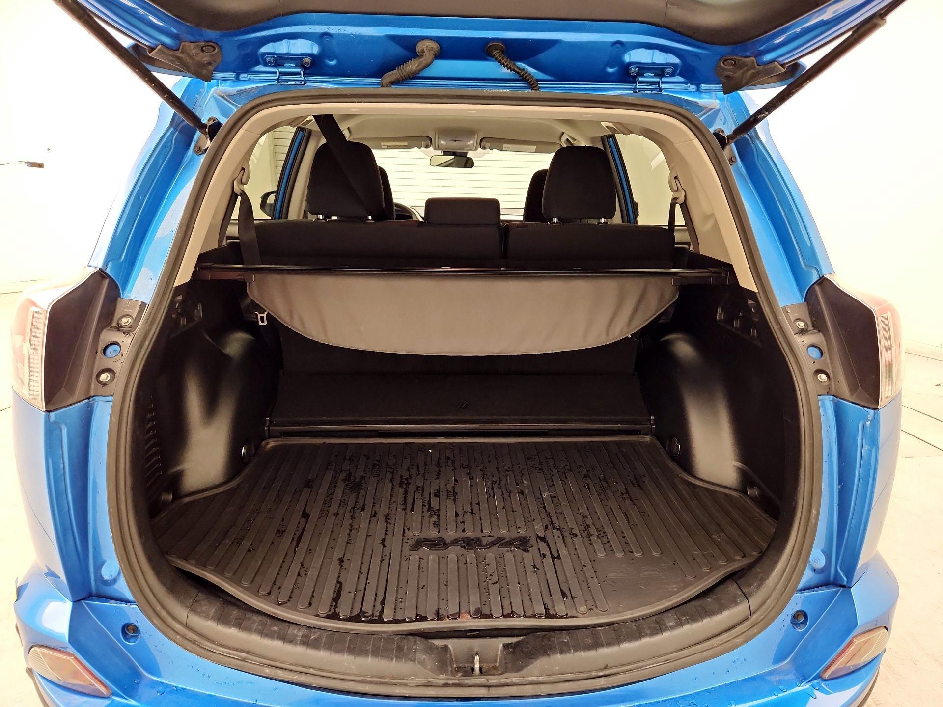 Thumbnail: 2018 Toyota RAV4 - 20