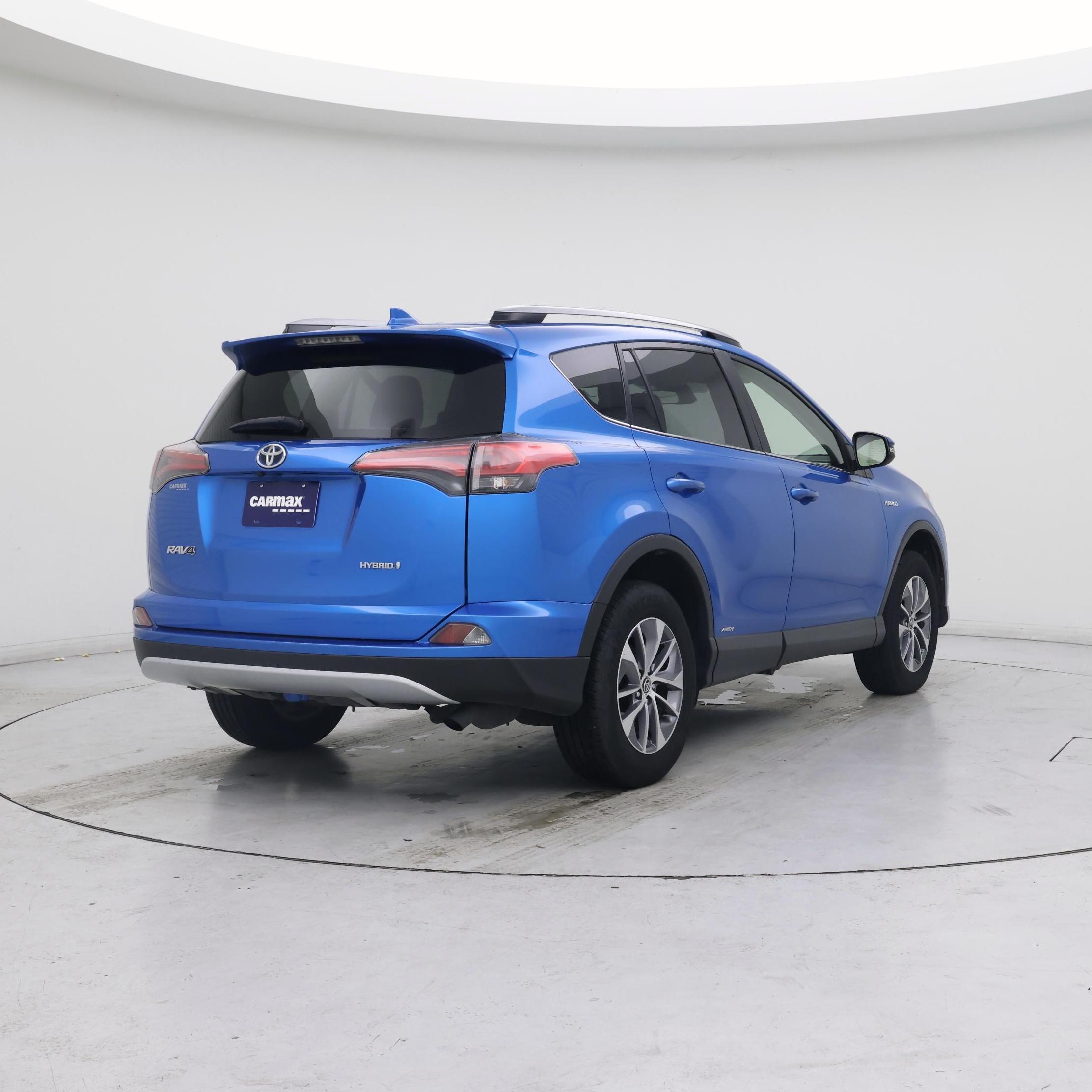Thumbnail: 2018 Toyota RAV4 - 8