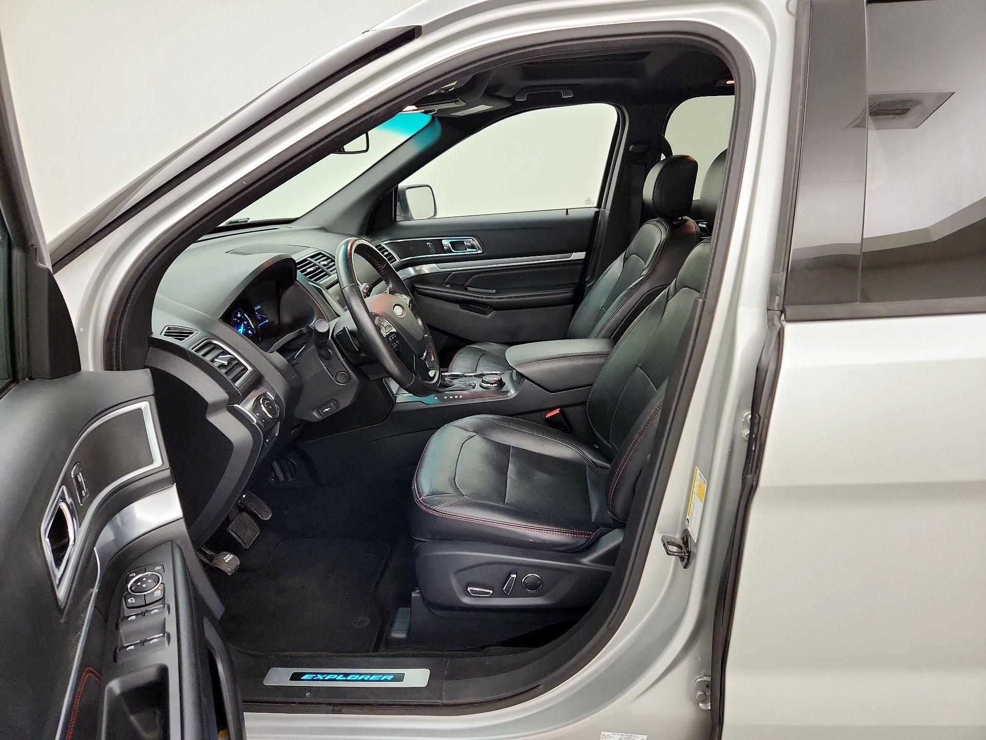Thumbnail: 2016 Ford Explorer - 11