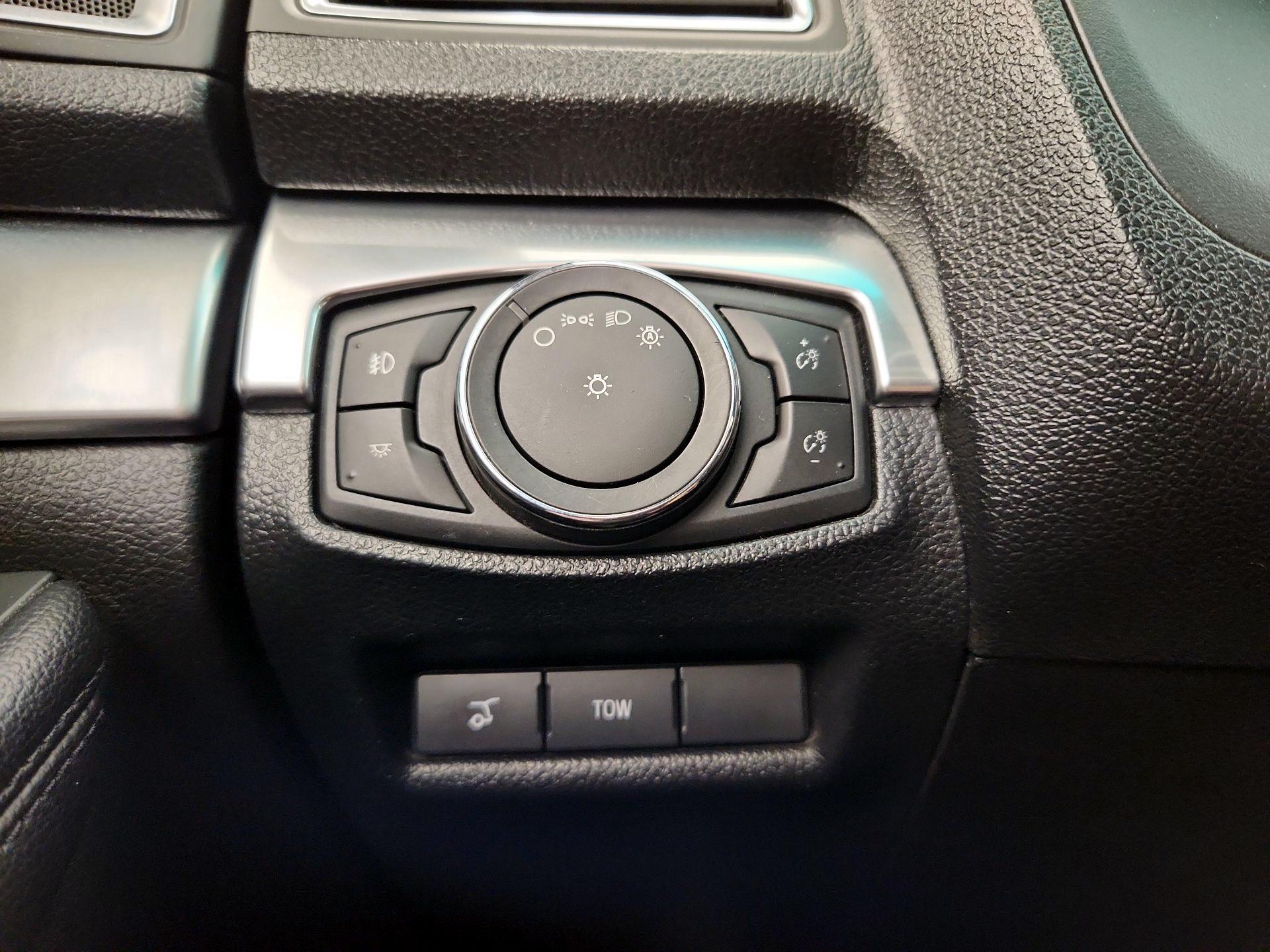 Thumbnail: 2016 Ford Explorer - 13