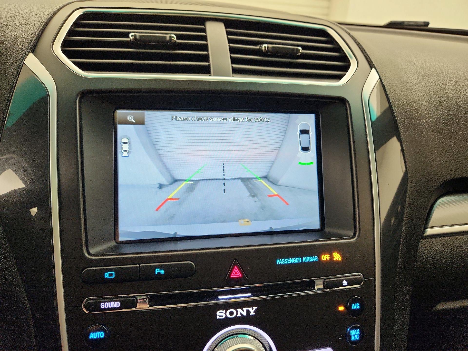 Thumbnail: 2016 Ford Explorer - 15