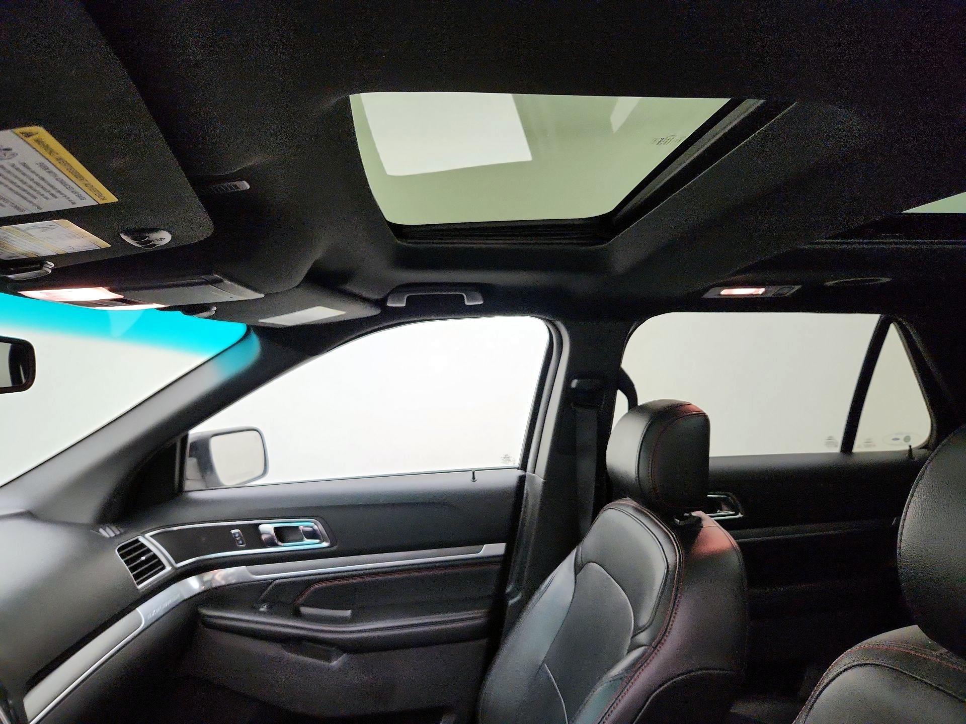 Thumbnail: 2016 Ford Explorer - 20