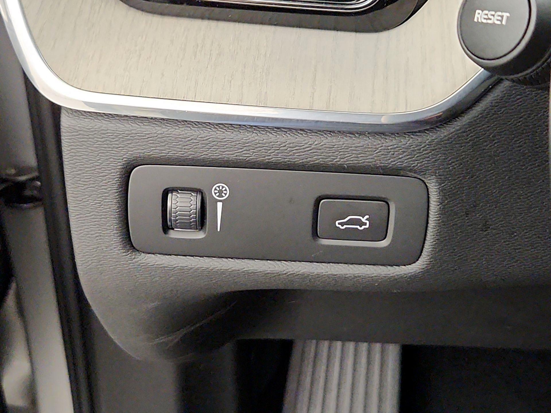 Thumbnail: 2021 Volvo XC60 - 13