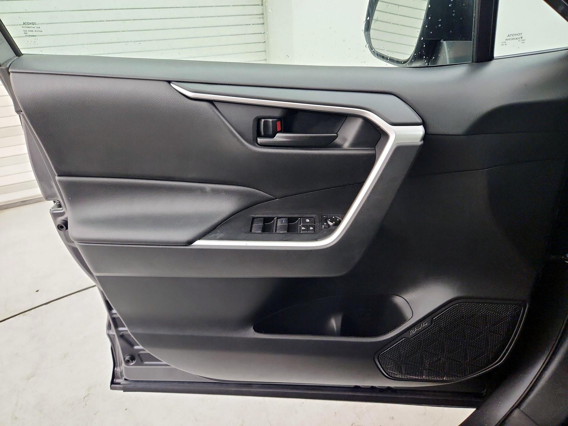 Thumbnail: 2021 Toyota RAV4 - 12