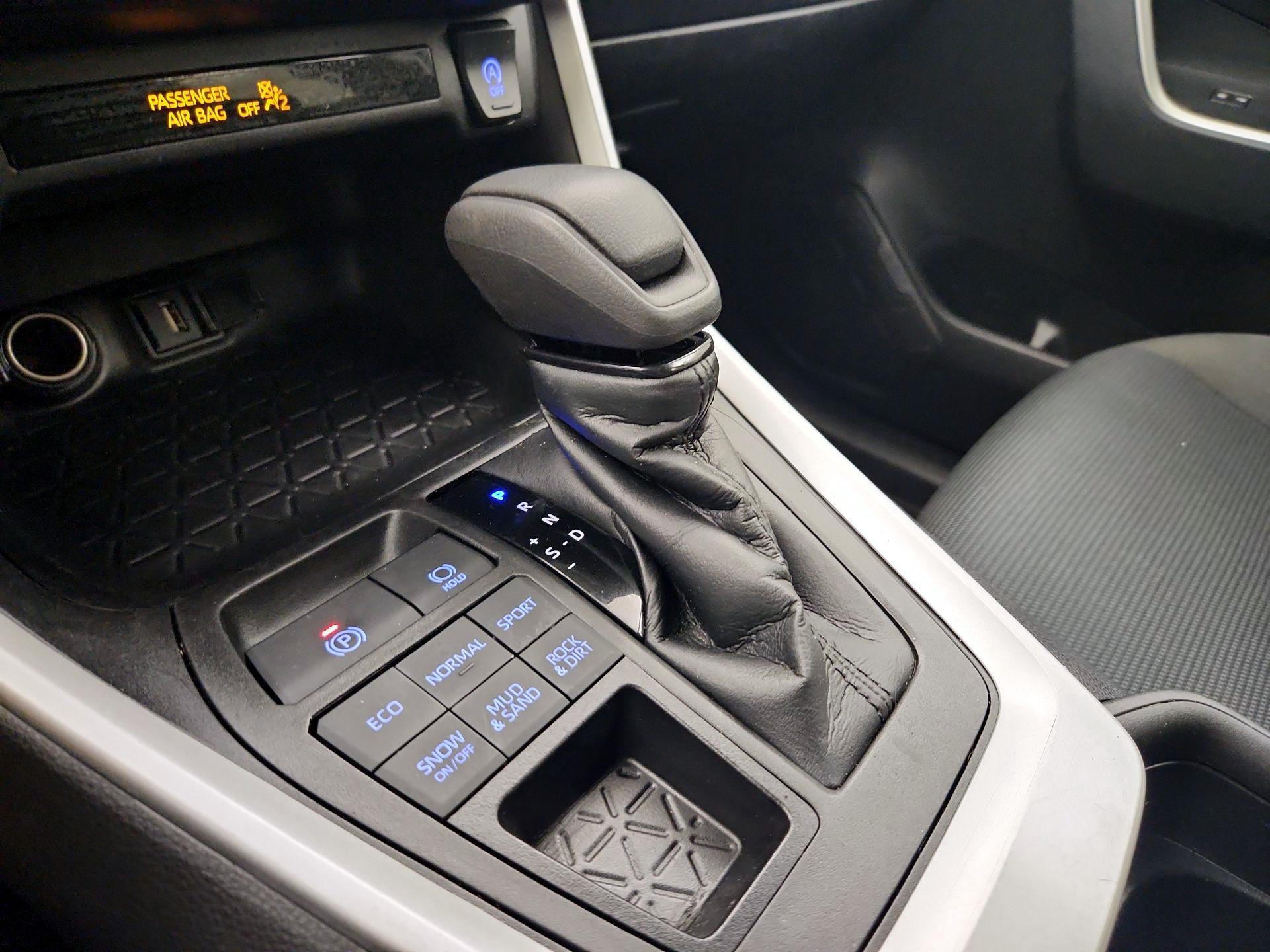 Thumbnail: 2021 Toyota RAV4 - 17