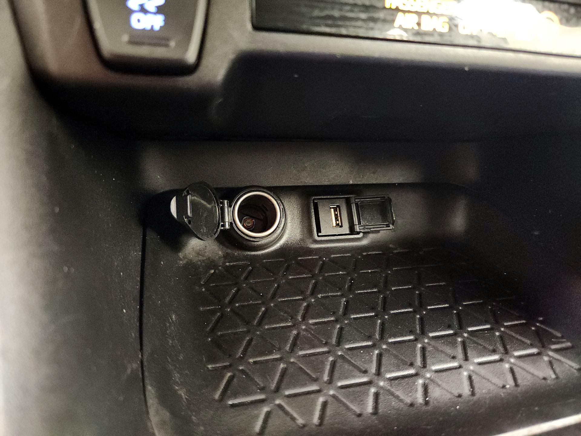 Thumbnail: 2021 Toyota RAV4 - 18