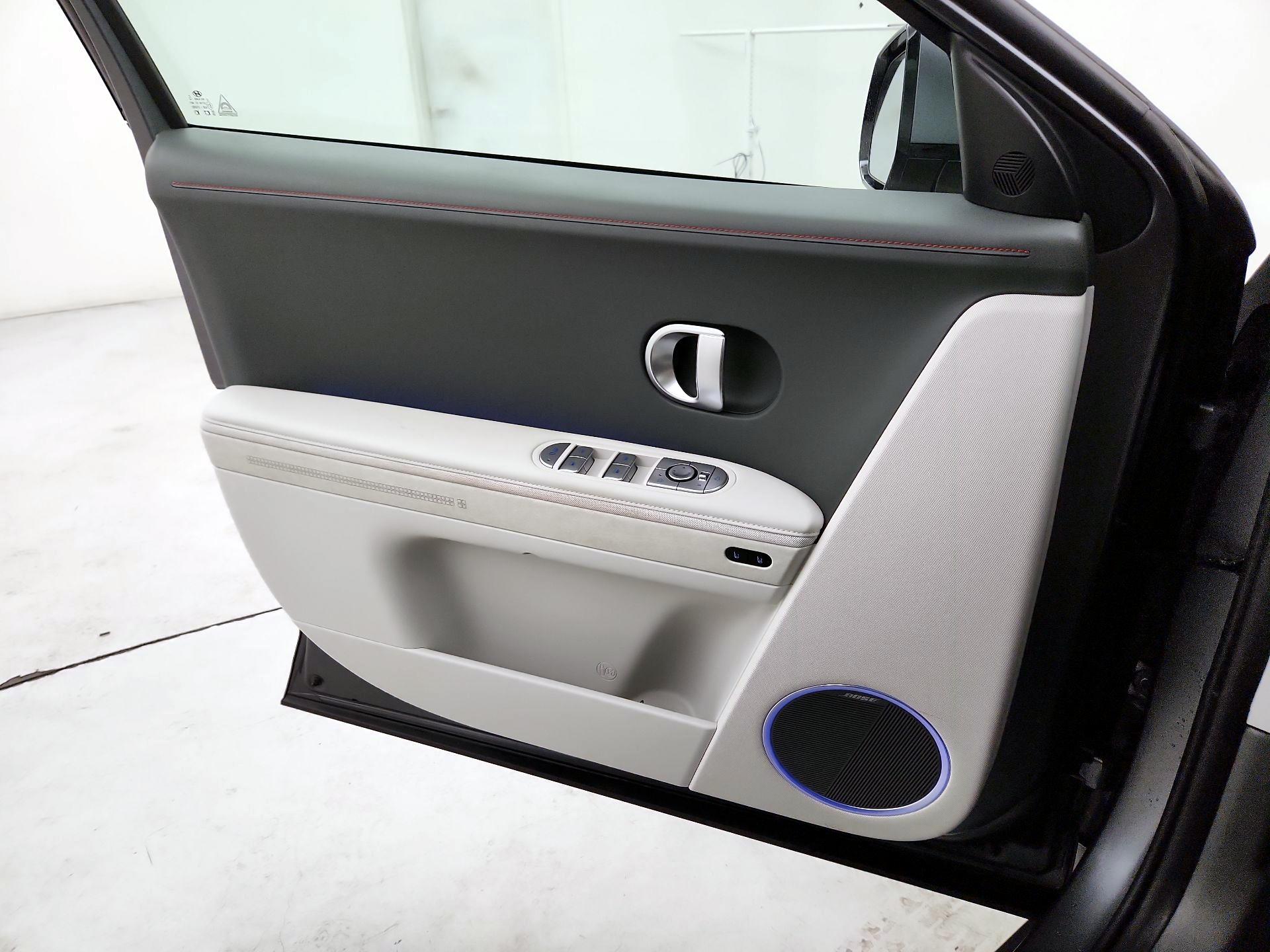 Thumbnail: 2023 Hyundai Ioniq 5 - 12