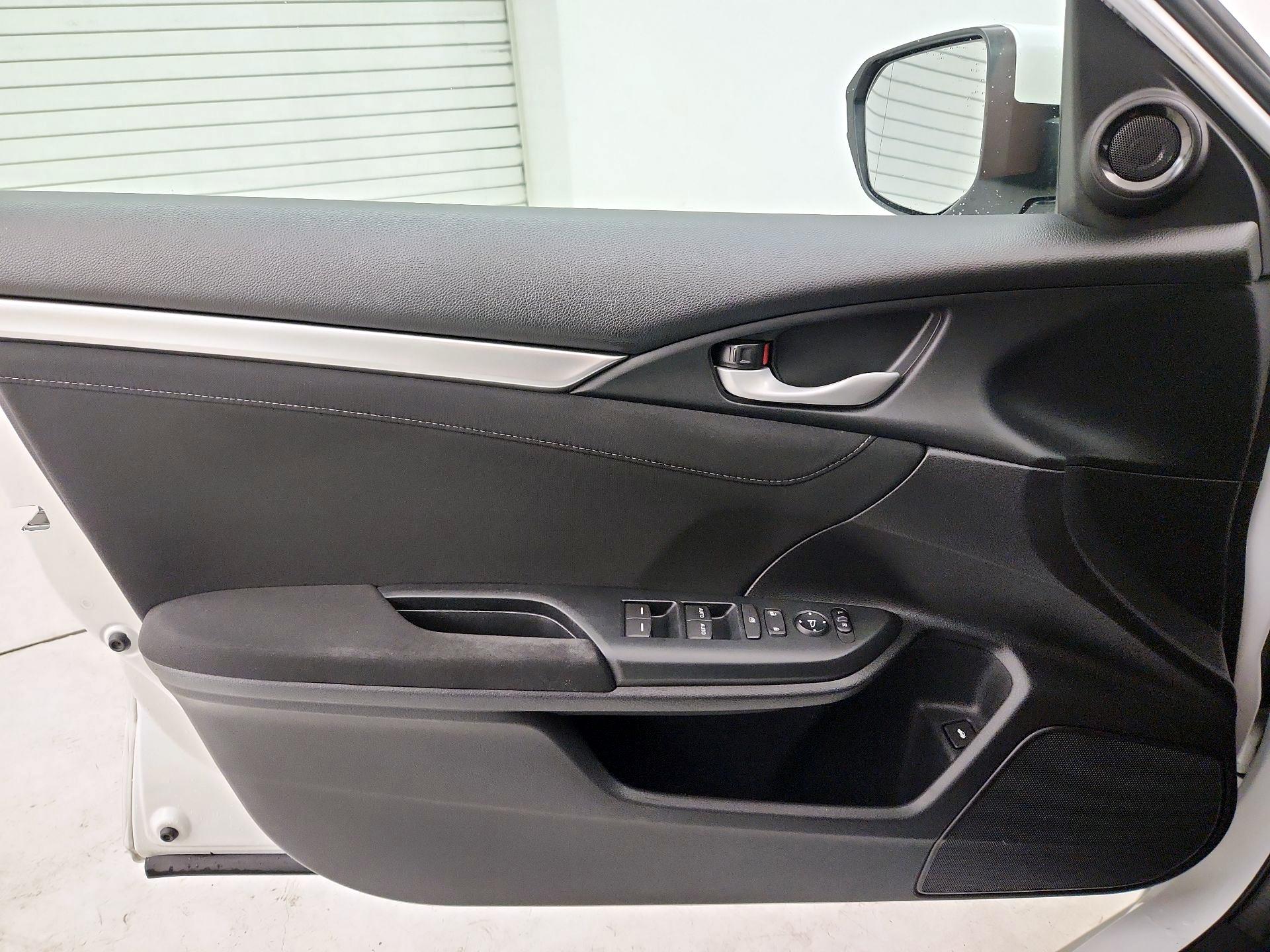 Thumbnail: 2016 Honda Civic - 12