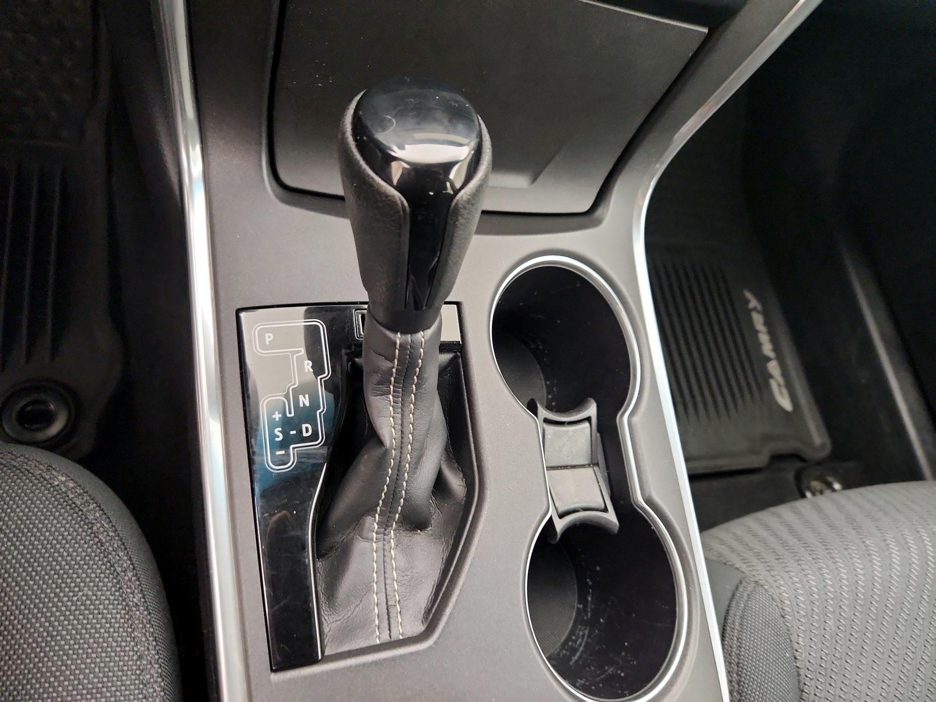 Thumbnail: 2015 Toyota Camry - 17