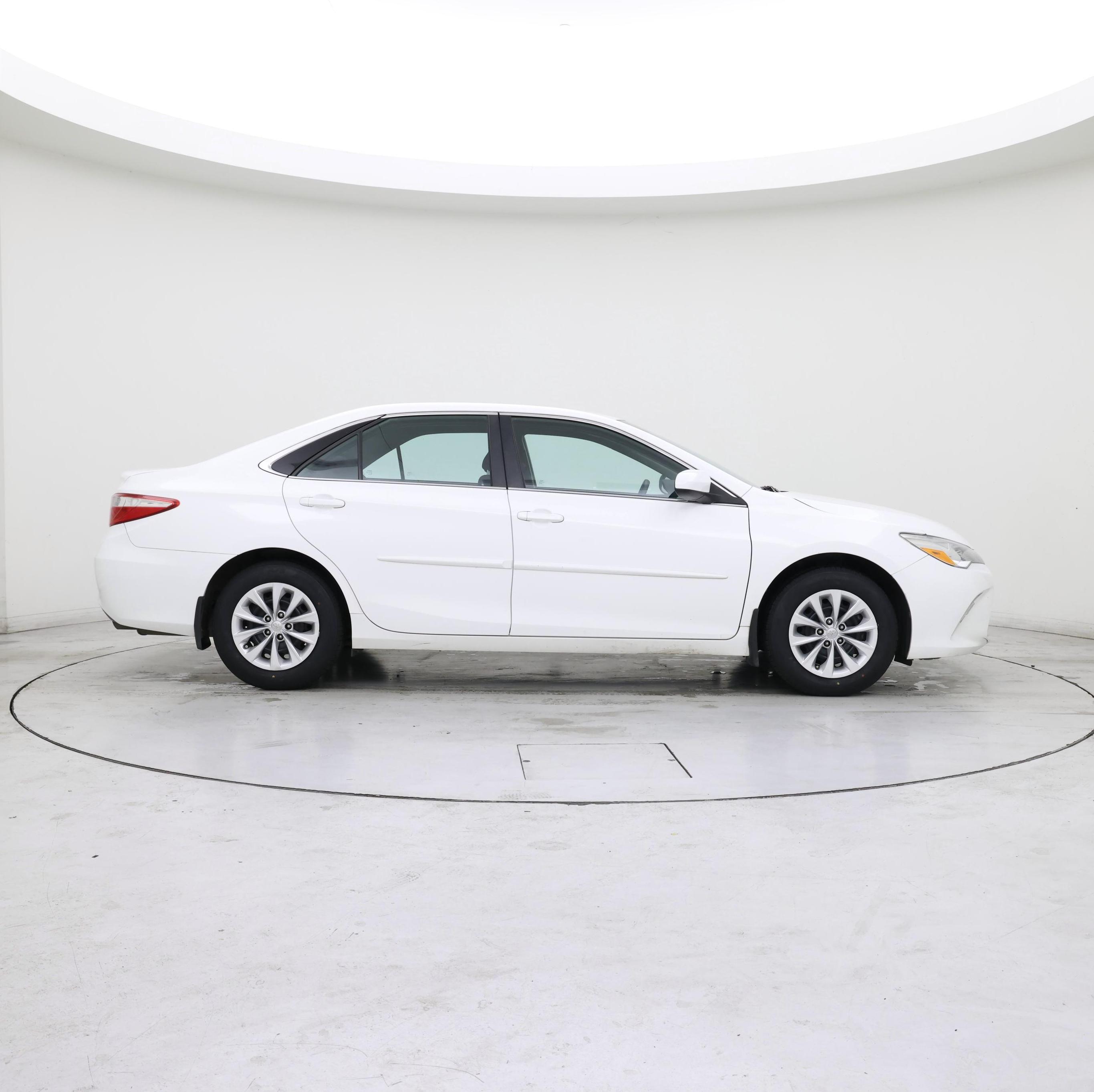 Thumbnail: 2015 Toyota Camry - 7