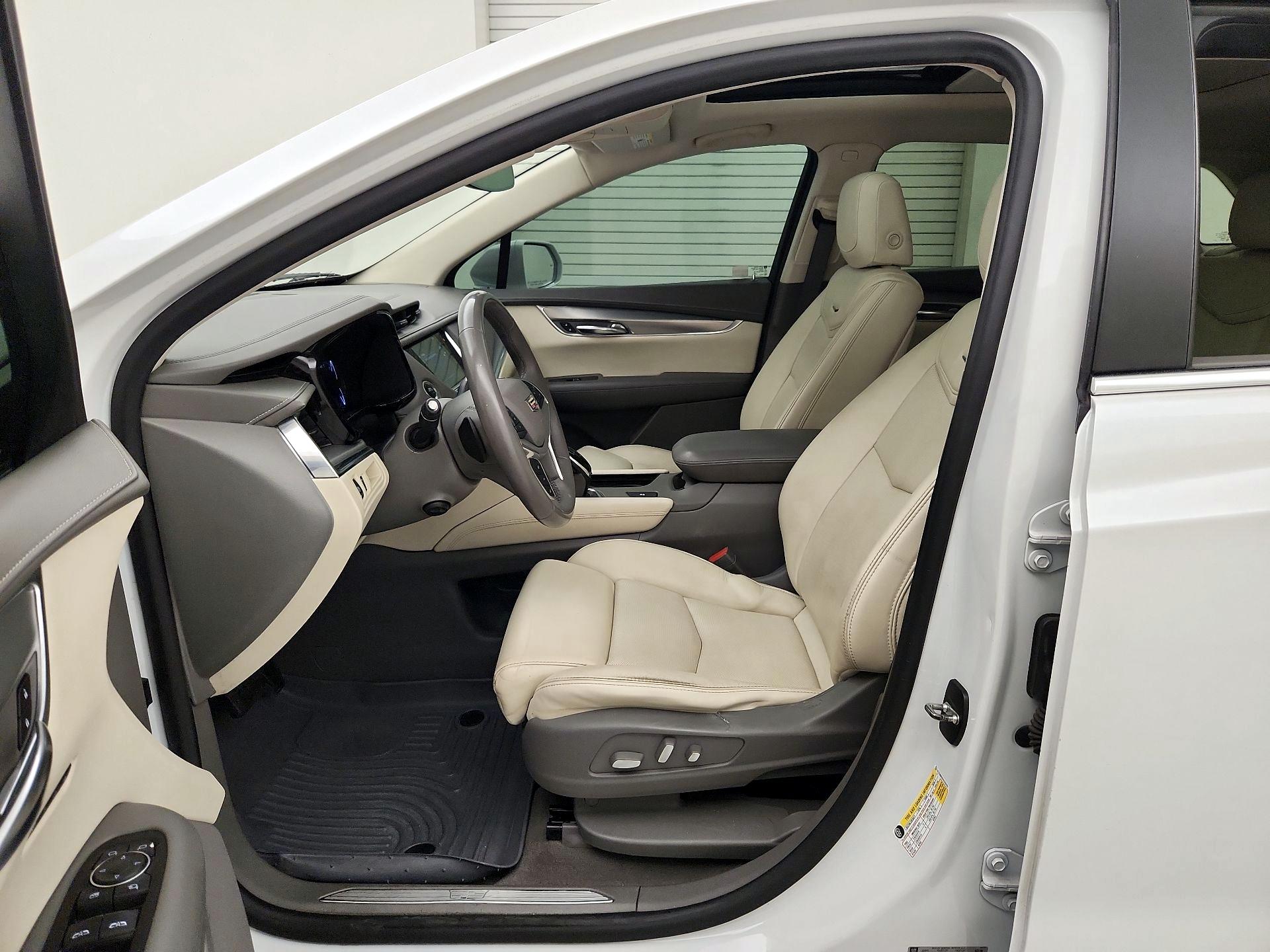 Thumbnail: 2017 Cadillac XT5 - 11