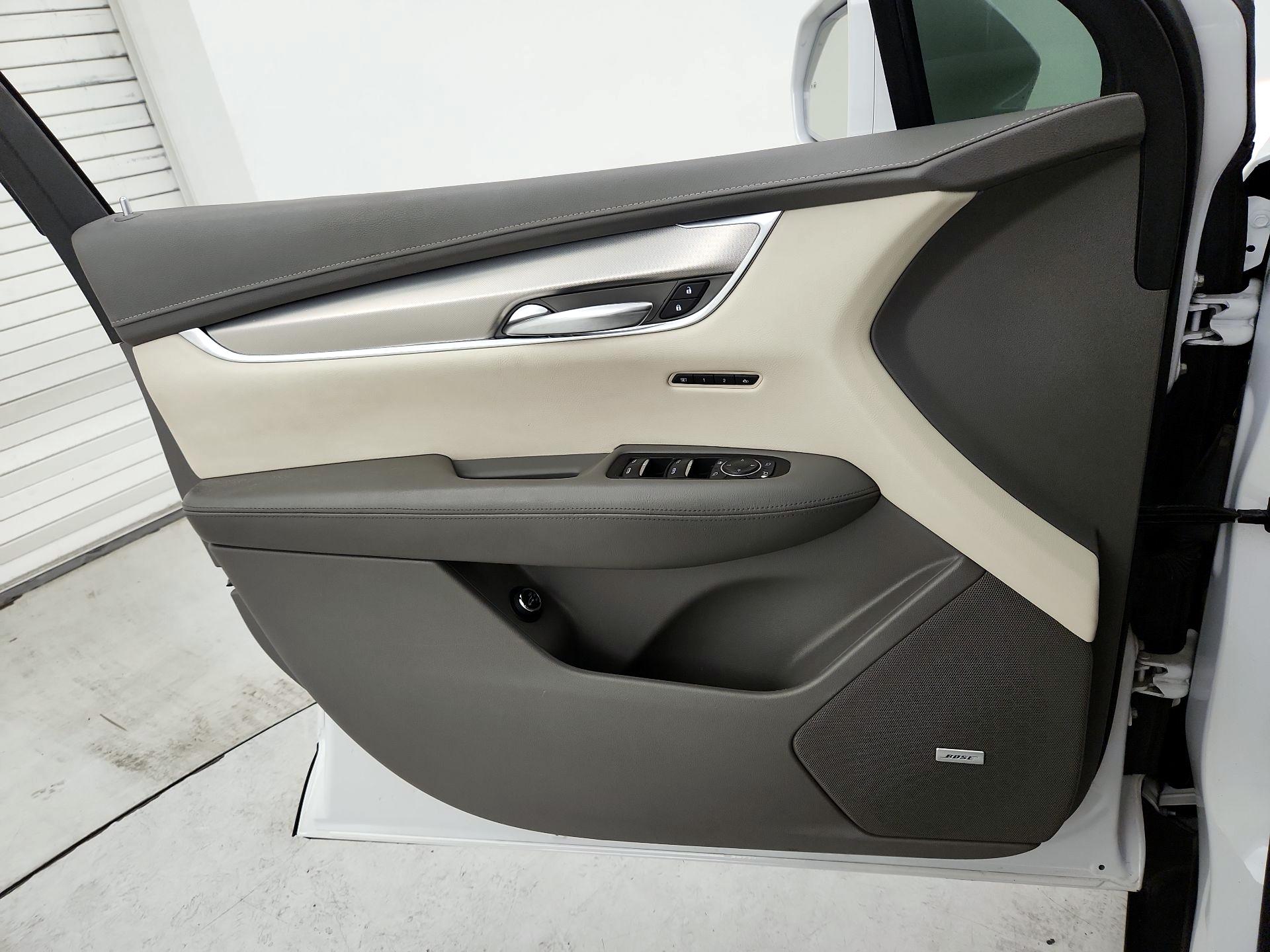 Thumbnail: 2017 Cadillac XT5 - 12