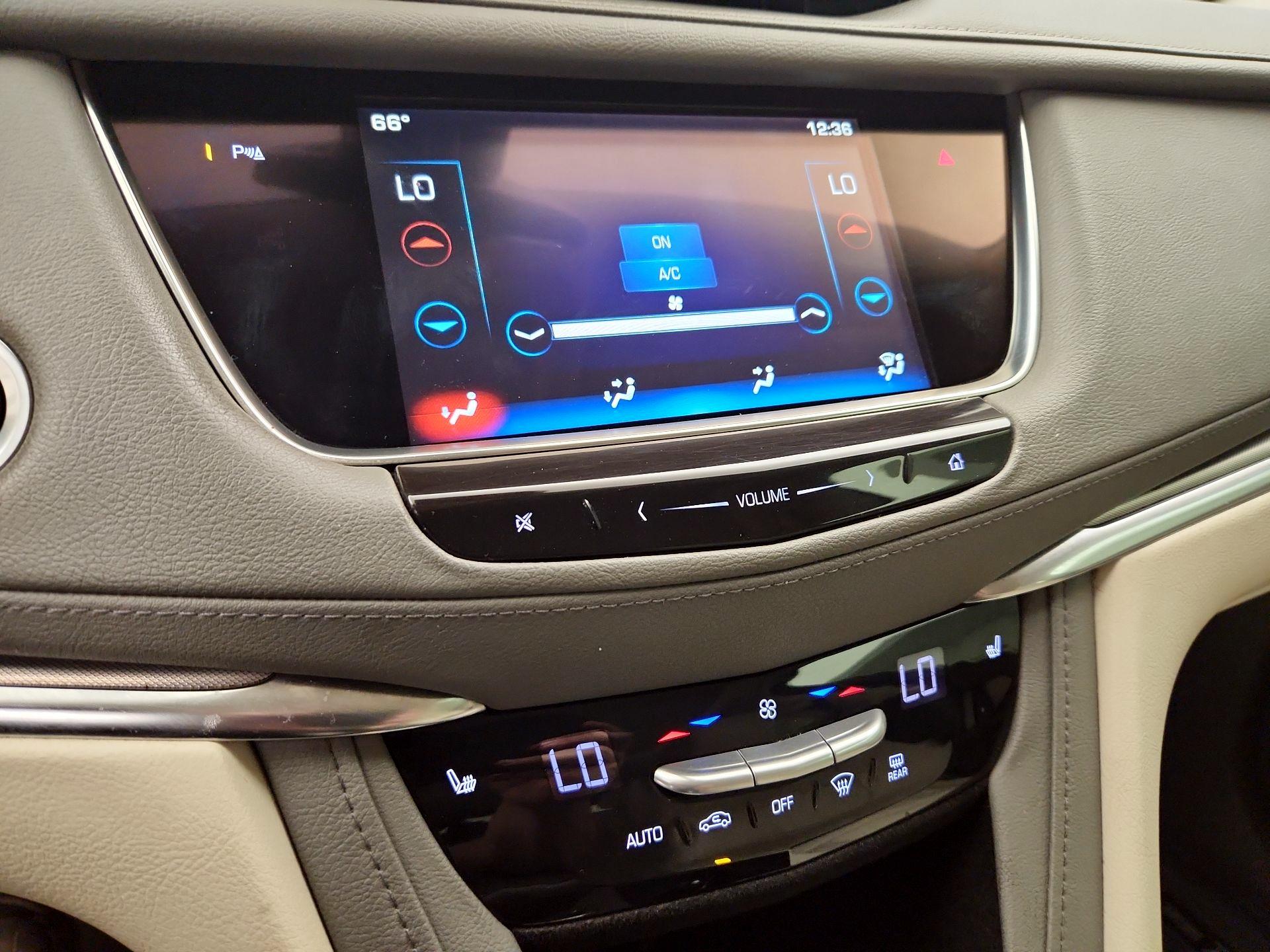 Thumbnail: 2017 Cadillac XT5 - 16