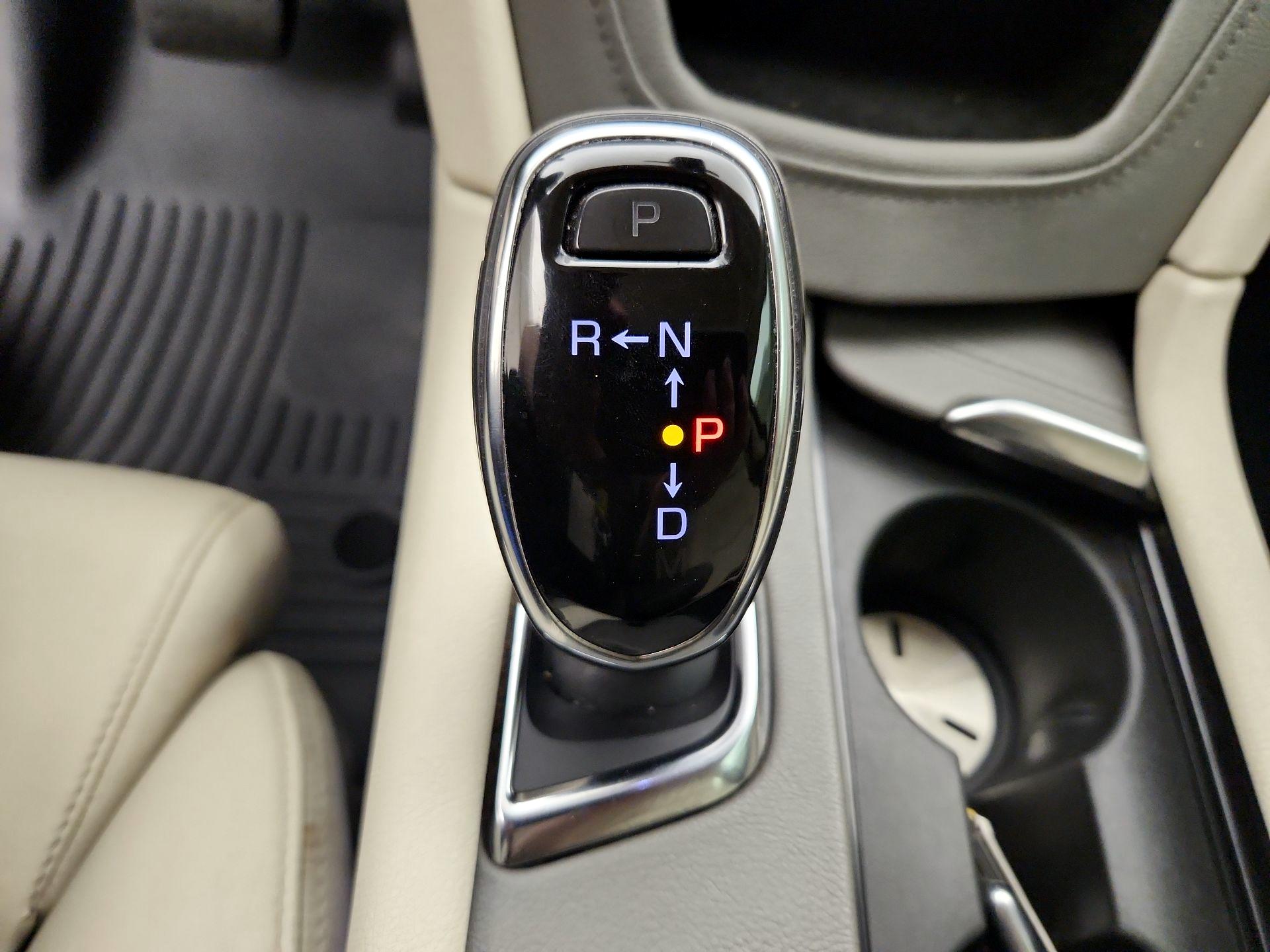 Thumbnail: 2017 Cadillac XT5 - 17