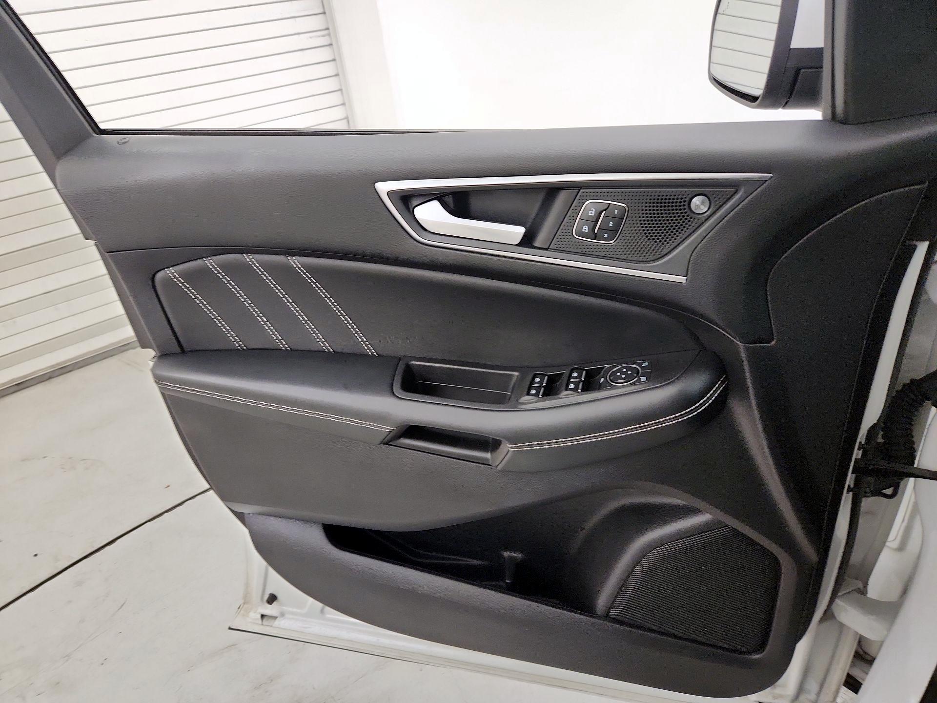 Thumbnail: 2021 Ford Edge - 12