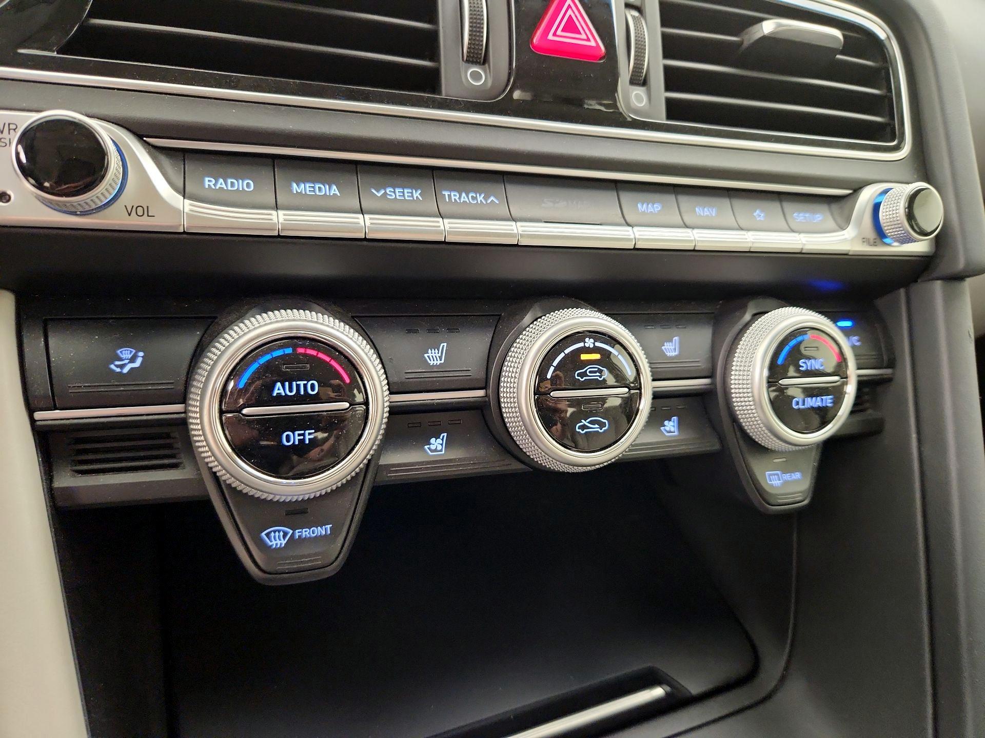 Thumbnail: 2019 Genesis G70 - 17