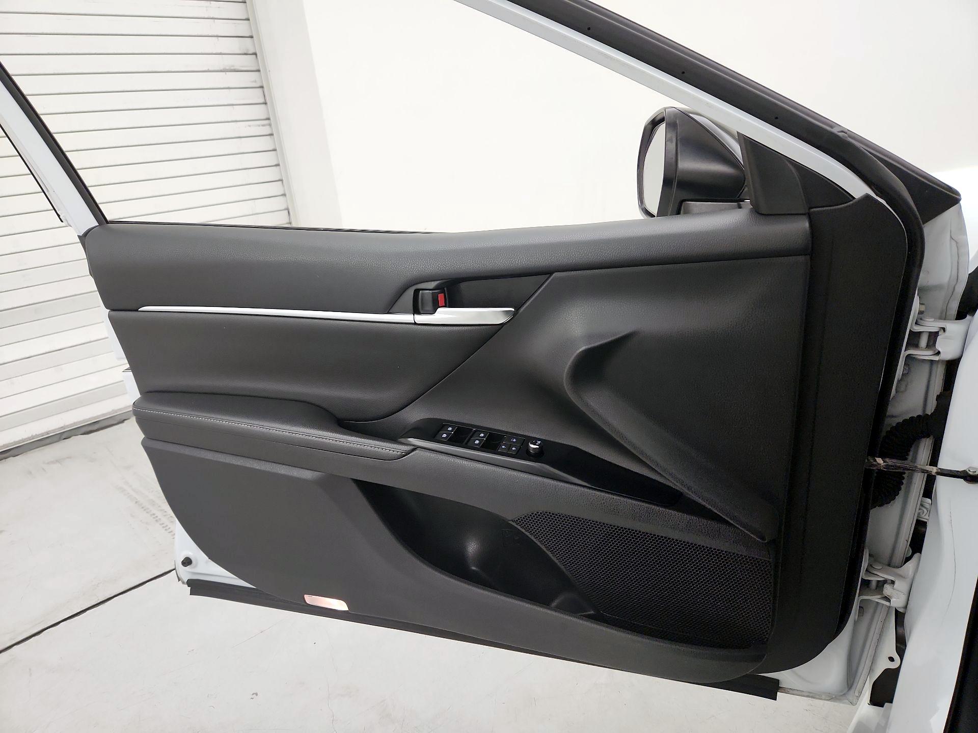Thumbnail: 2019 Toyota Camry - 12