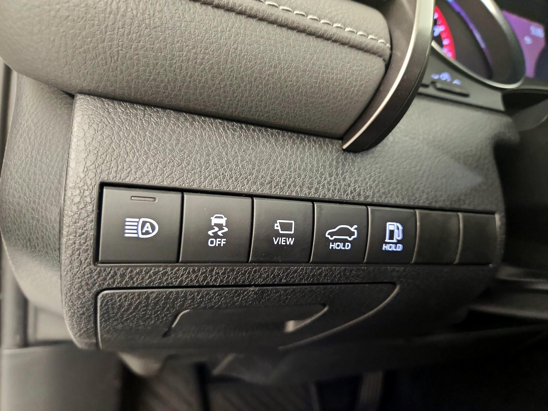 Thumbnail: 2019 Toyota Camry - 13