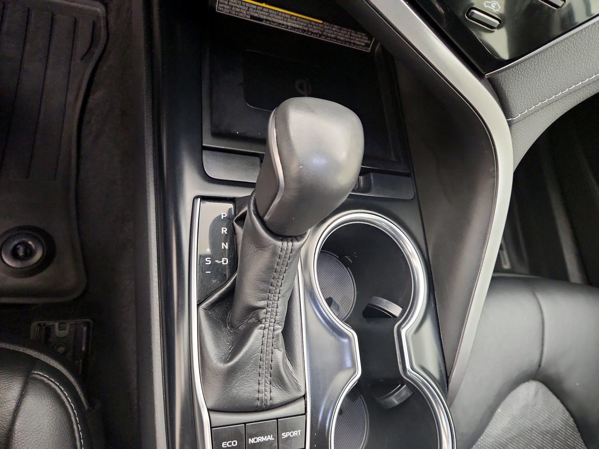 Thumbnail: 2019 Toyota Camry - 18