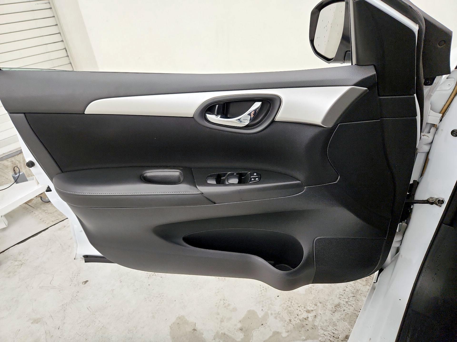 Thumbnail: 2019 Nissan Sentra - 12