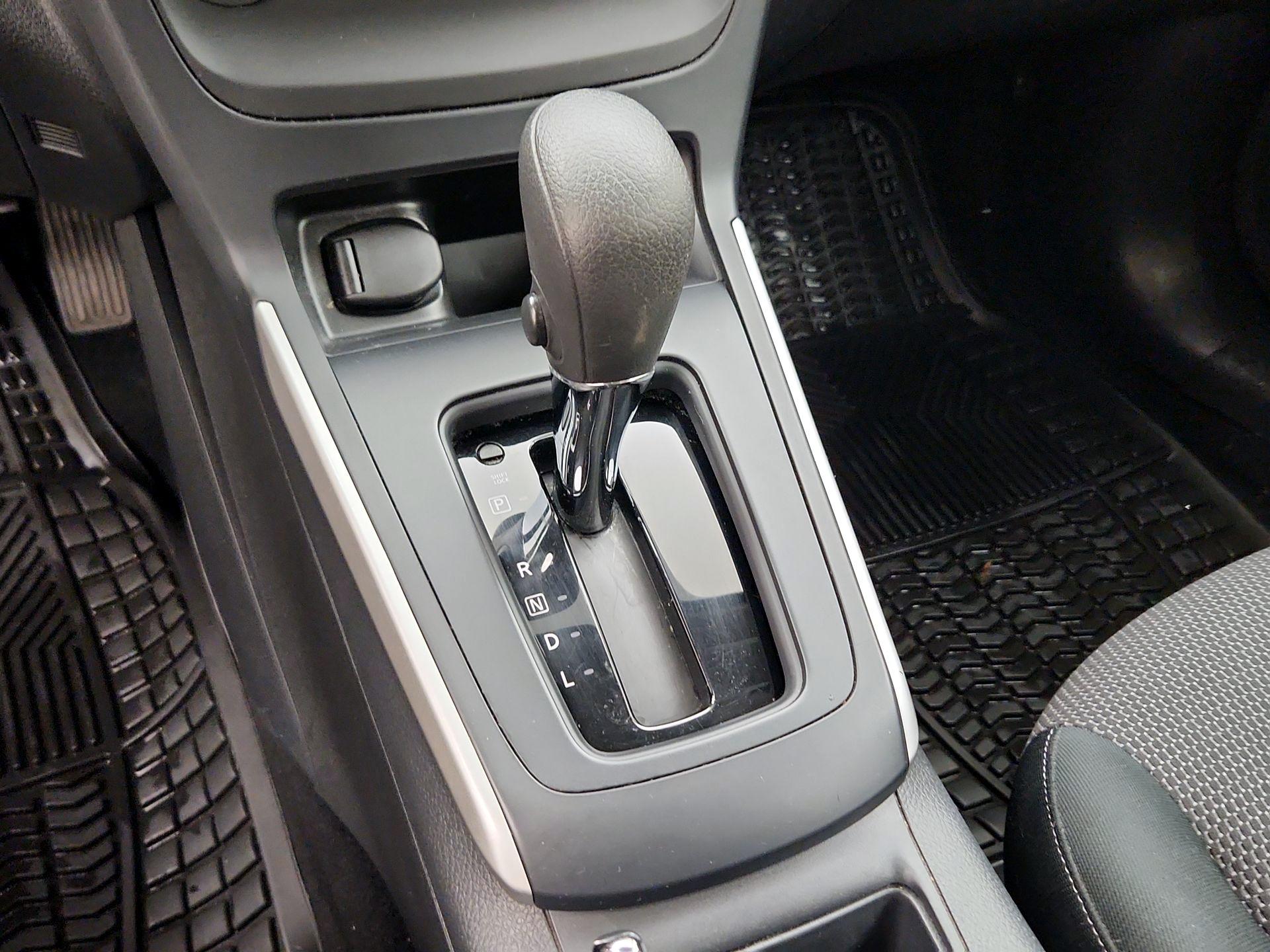 Thumbnail: 2019 Nissan Sentra - 17