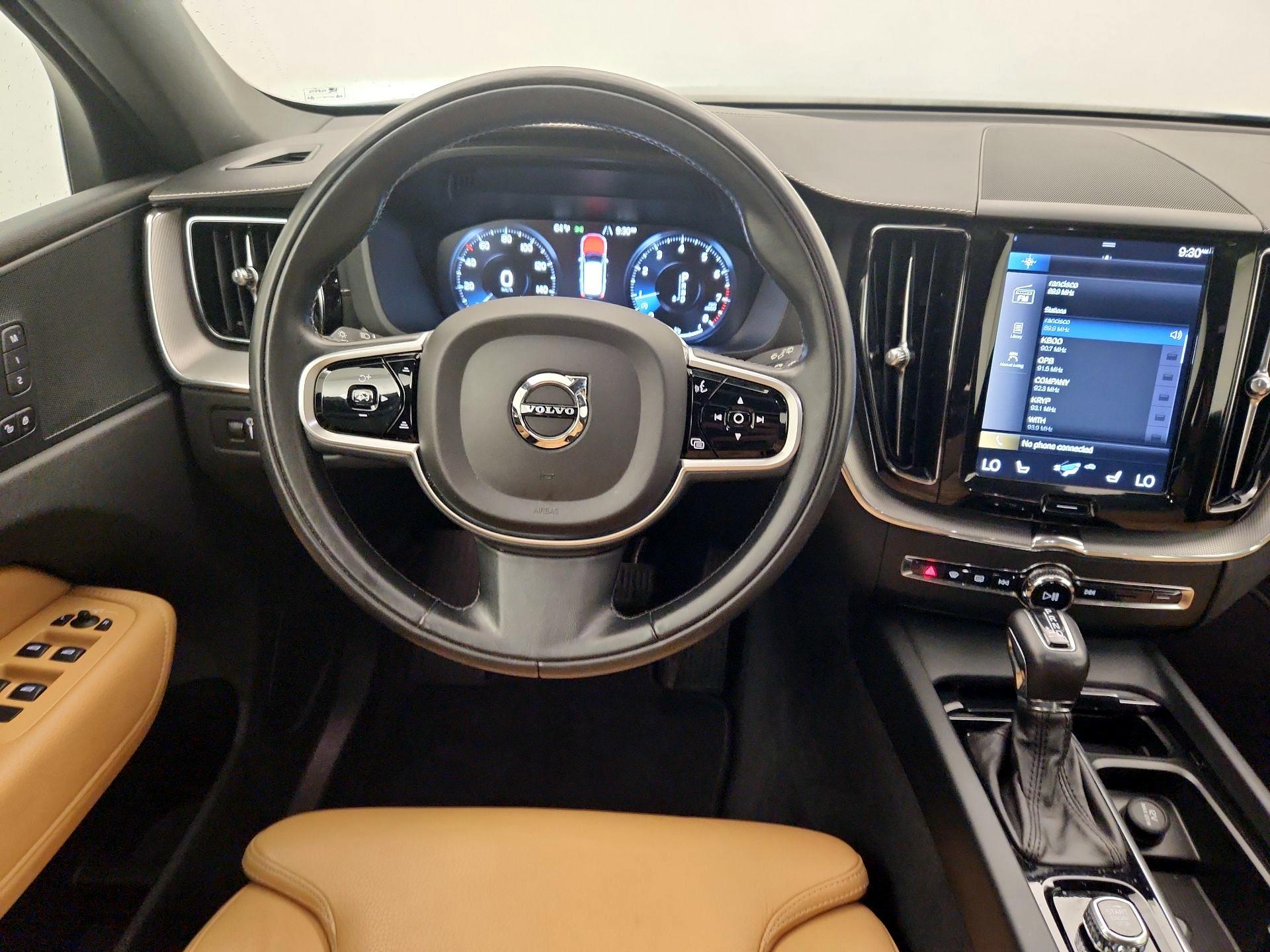 Thumbnail: 2018 Volvo XC60 - 10