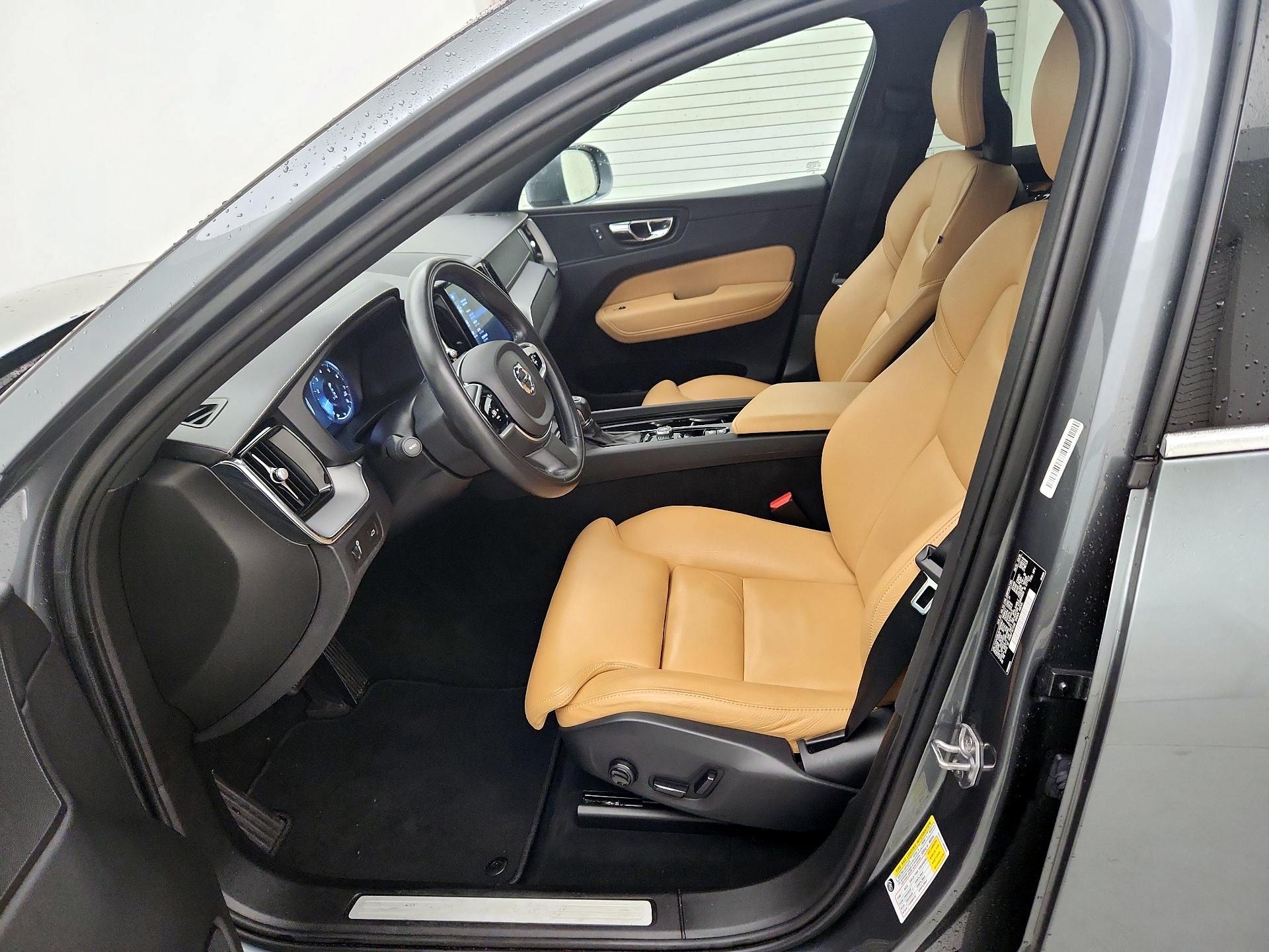 Thumbnail: 2018 Volvo XC60 - 11