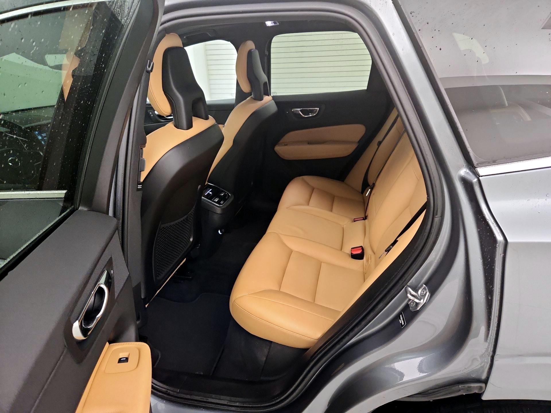 Thumbnail: 2018 Volvo XC60 - 20