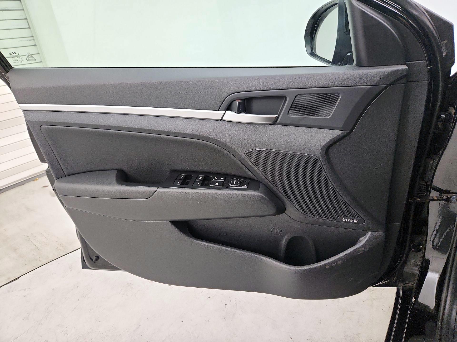 Thumbnail: 2020 Hyundai Elantra - 12