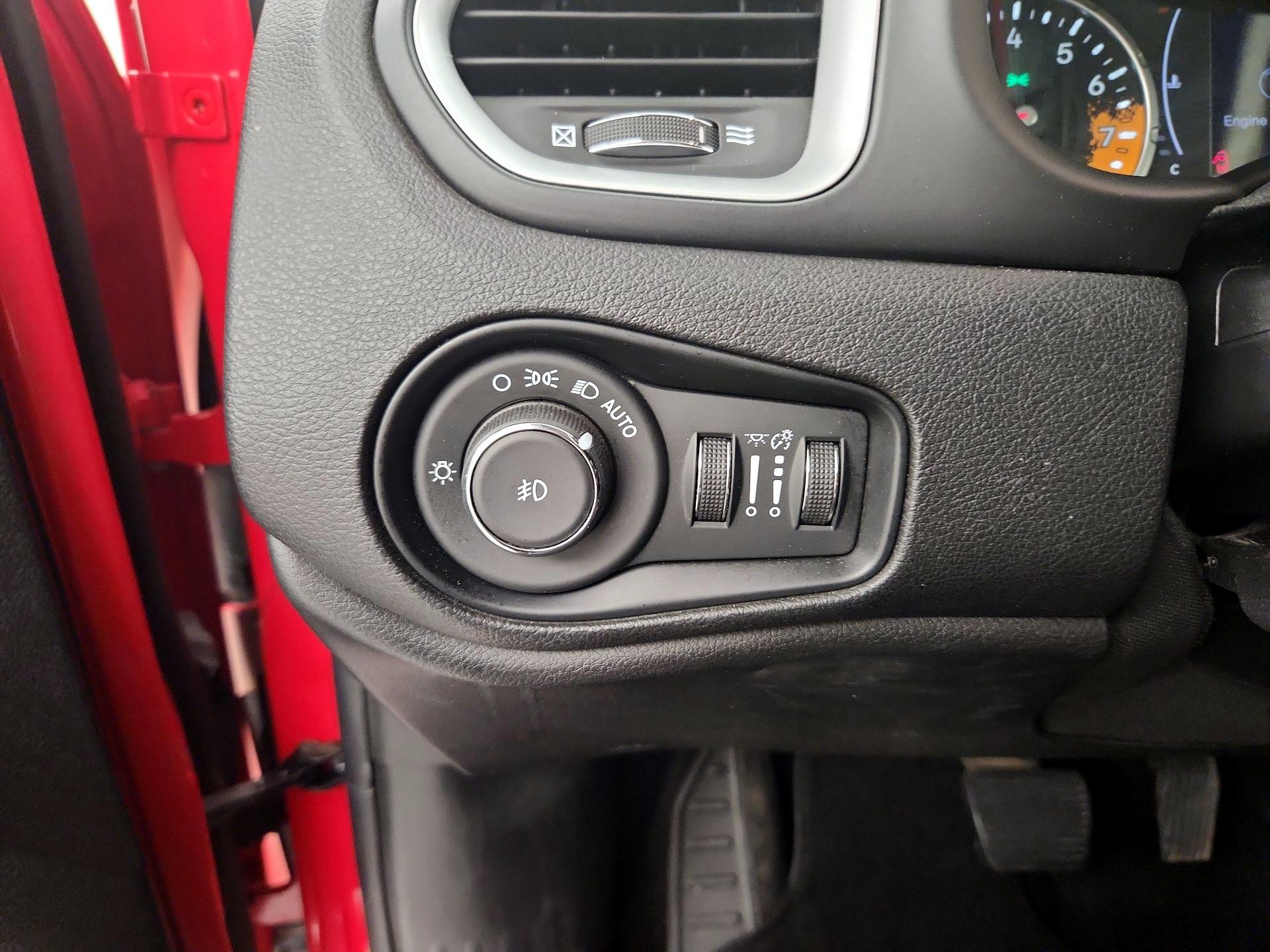 Thumbnail: 2018 Jeep Renegade - 13