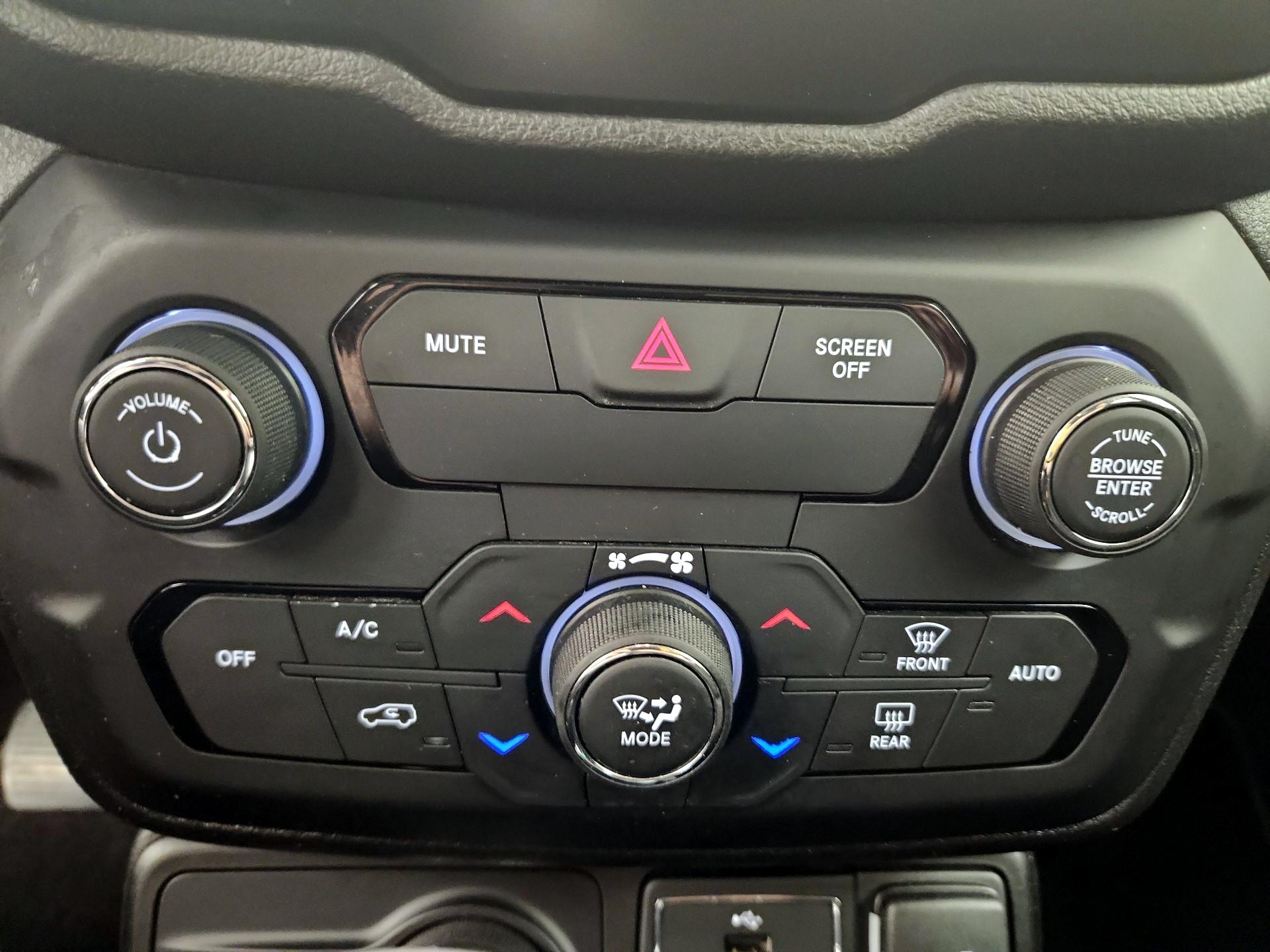 Thumbnail: 2018 Jeep Renegade - 16