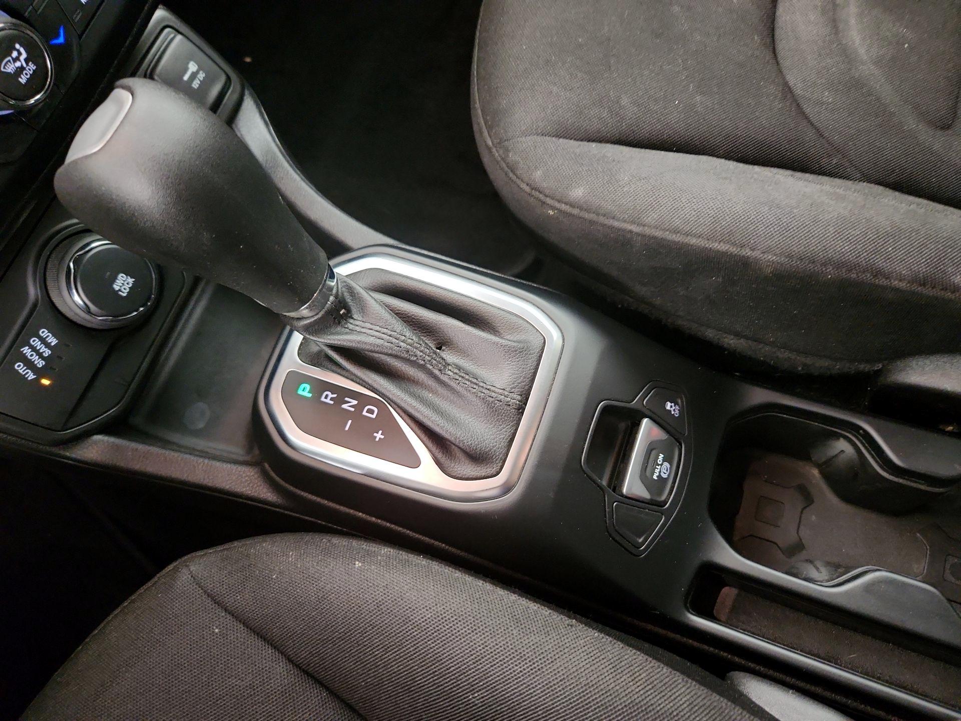 Thumbnail: 2018 Jeep Renegade - 17