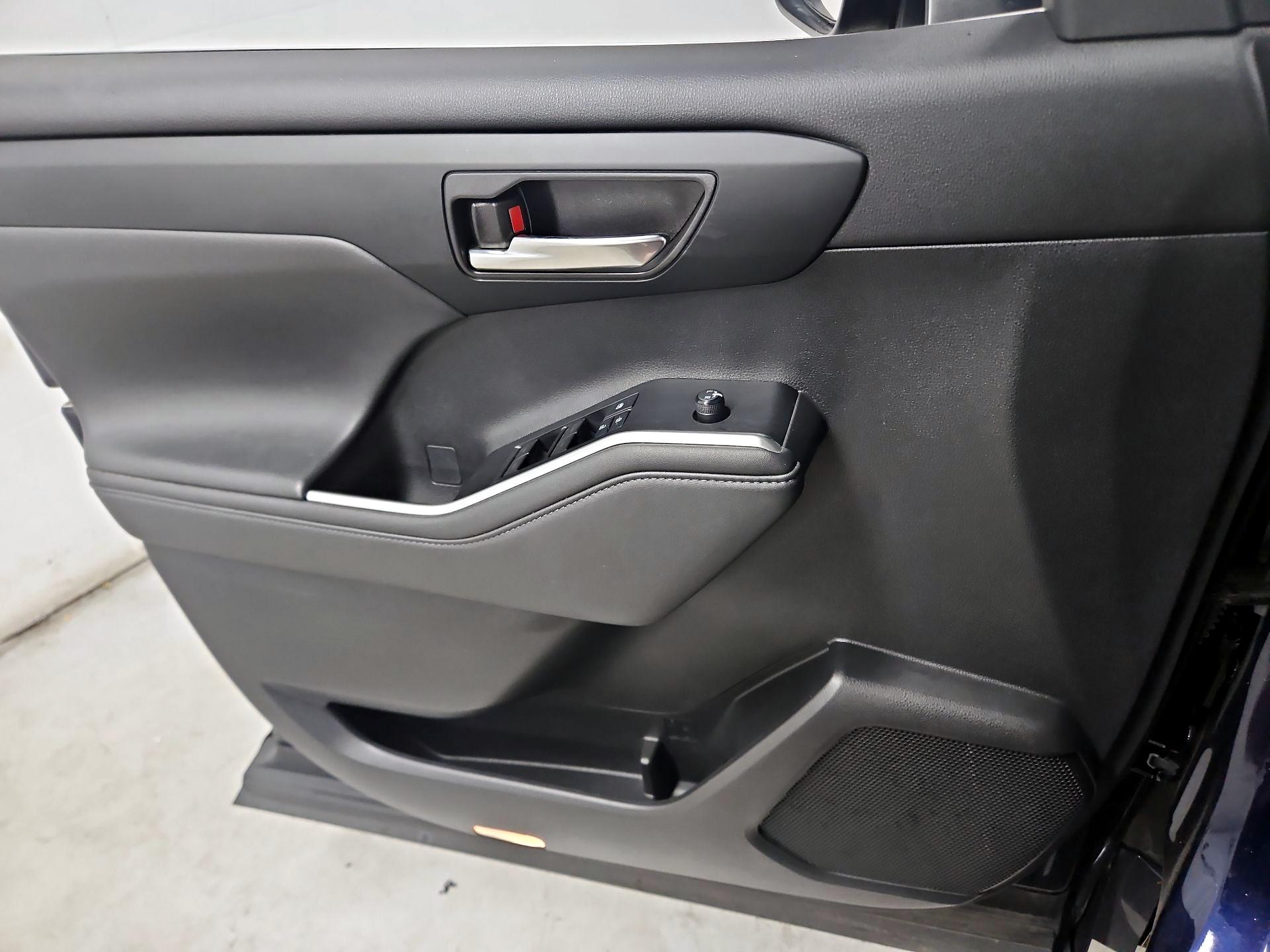 Thumbnail: 2021 Toyota Highlander - 12