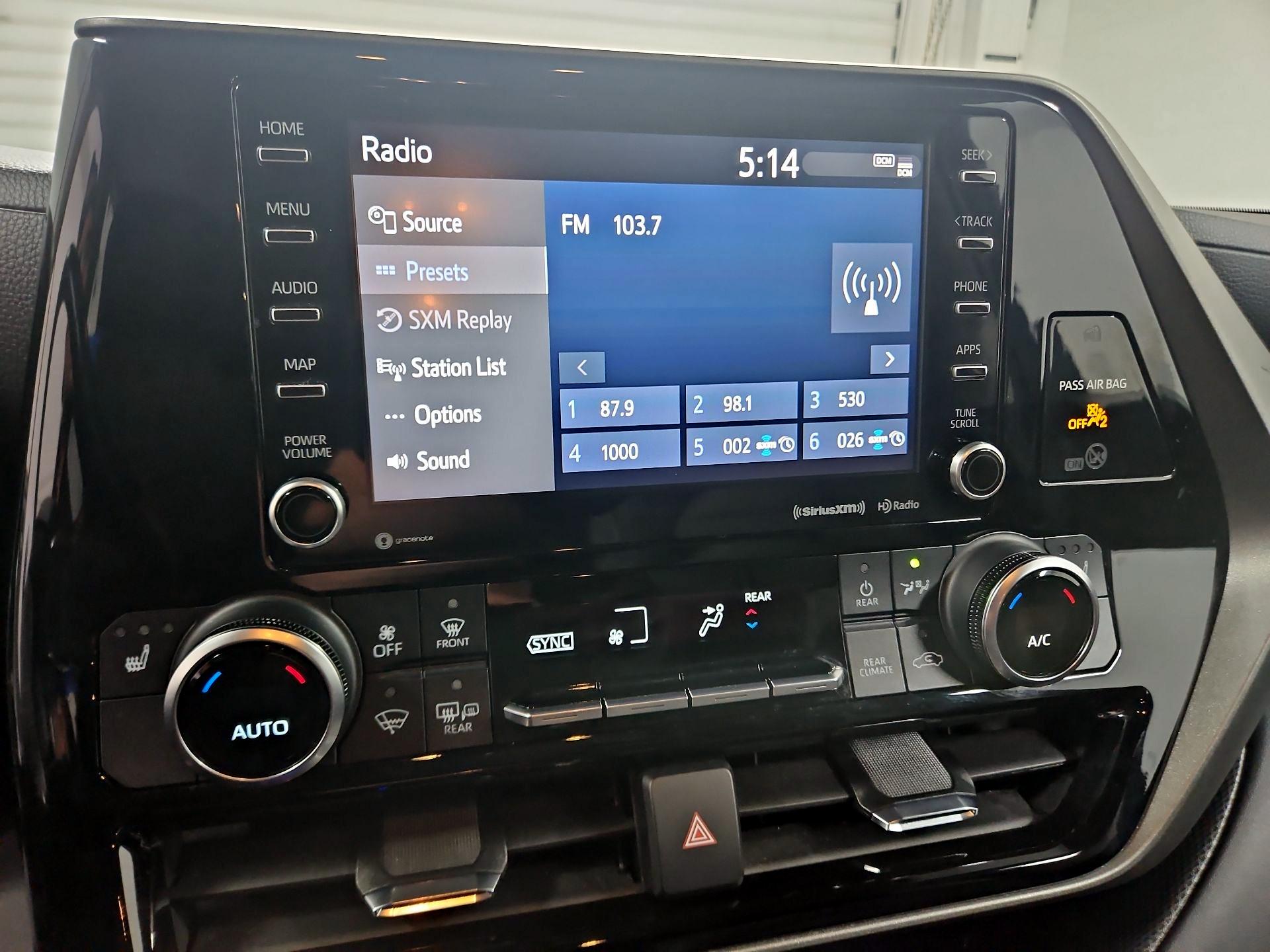 Thumbnail: 2021 Toyota Highlander - 15