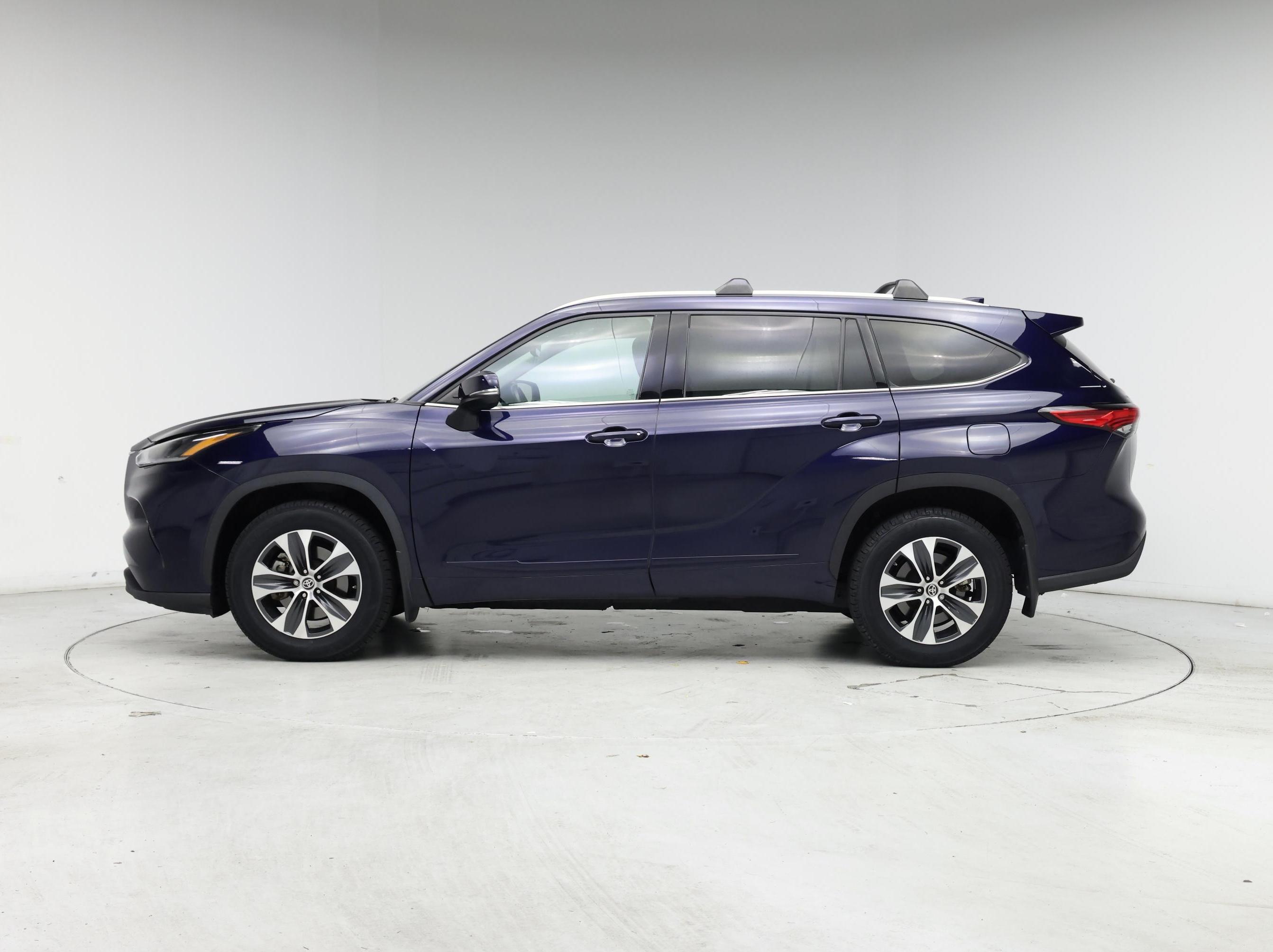 Thumbnail: 2021 Toyota Highlander - 3
