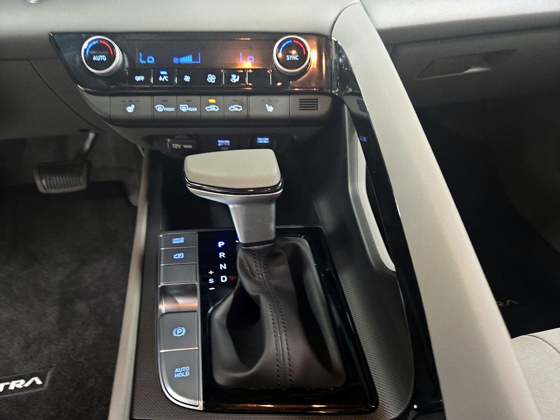 Thumbnail: 2023 Hyundai Elantra - 17