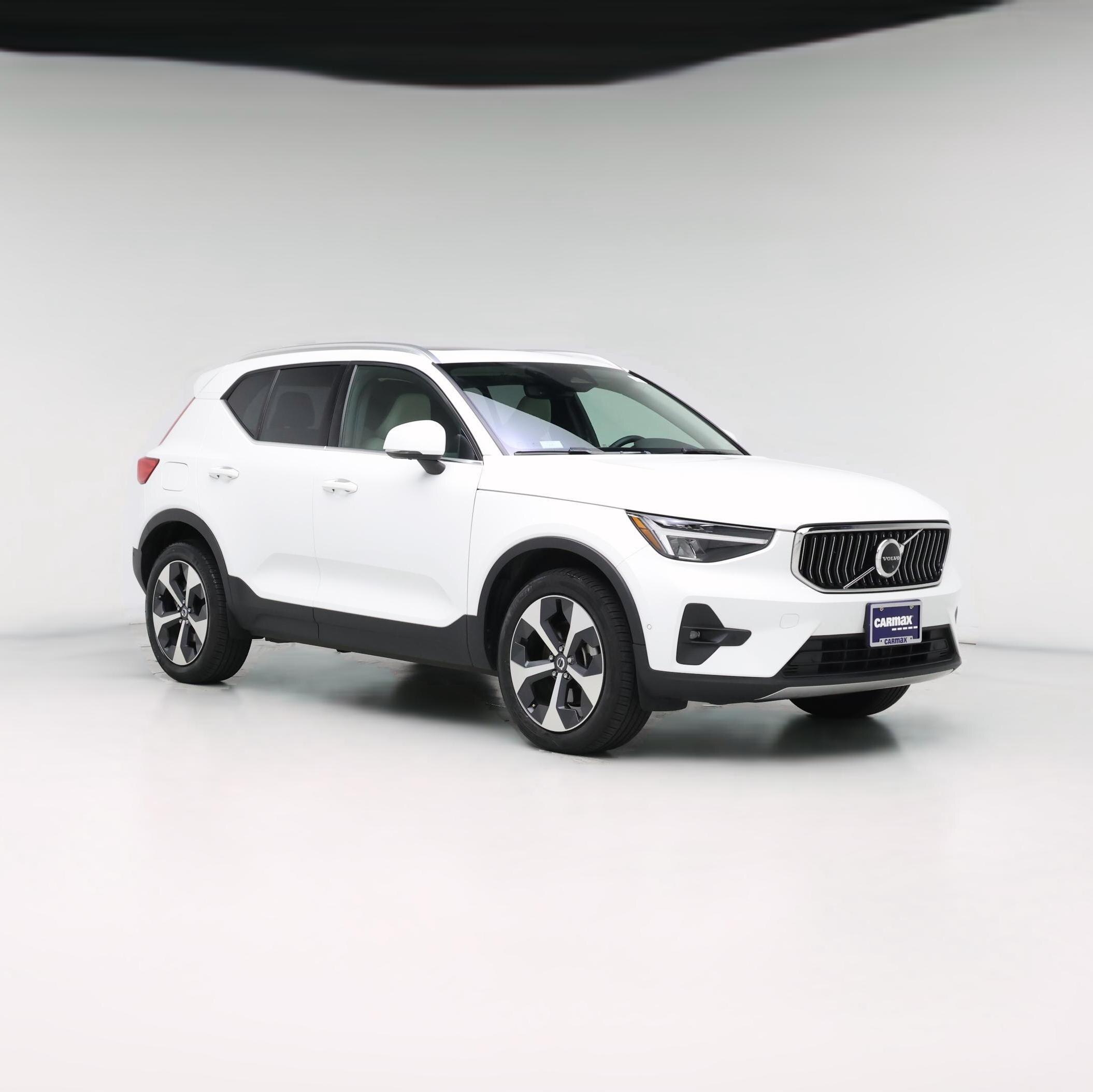 Thumbnail: 2023 Volvo XC40 - 1