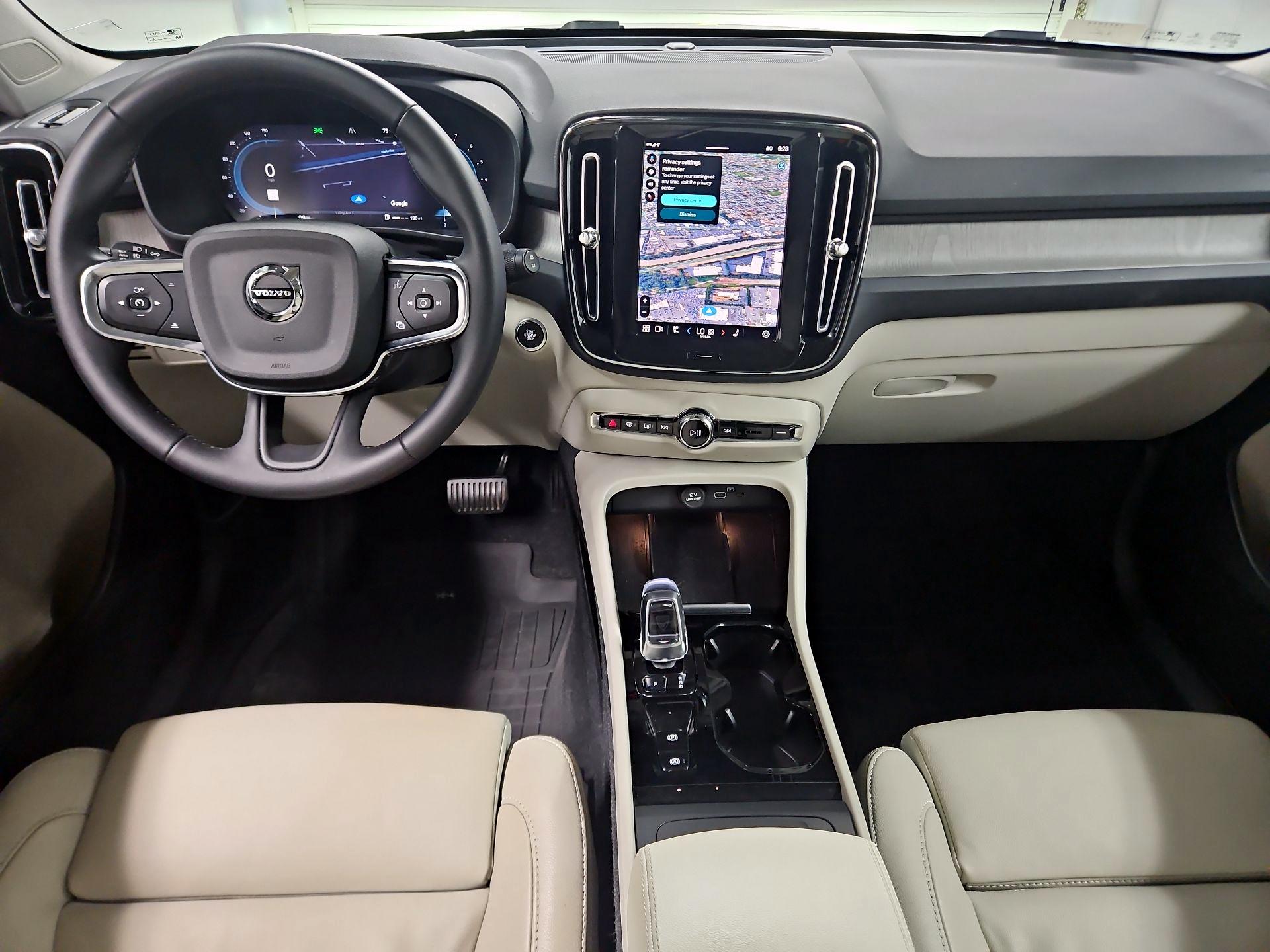 Thumbnail: 2023 Volvo XC40 - 9