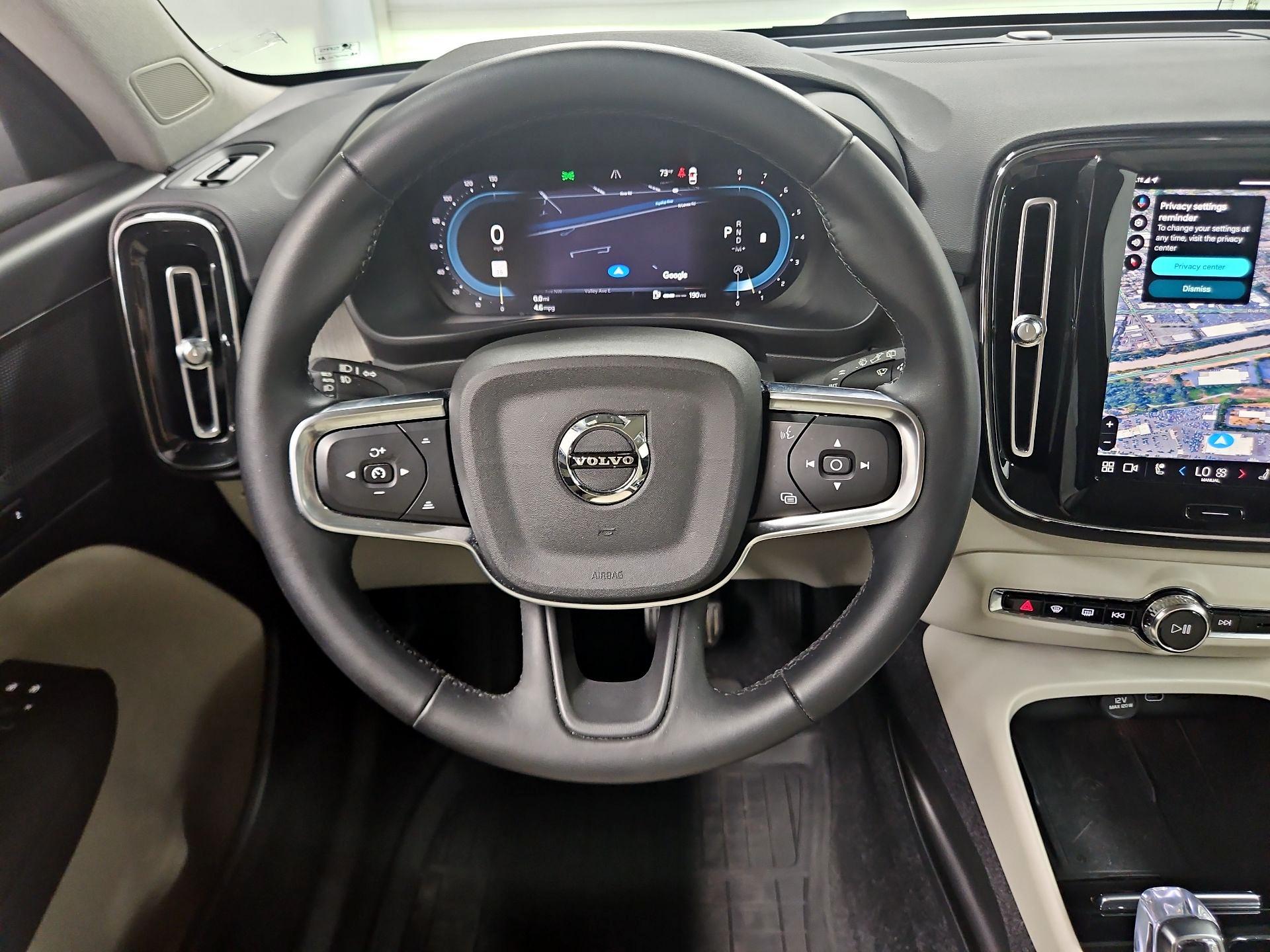 Thumbnail: 2023 Volvo XC40 - 10