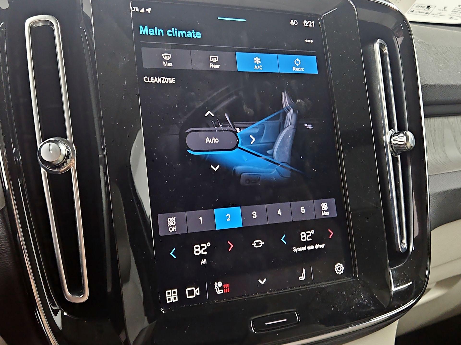 Thumbnail: 2023 Volvo XC40 - 16