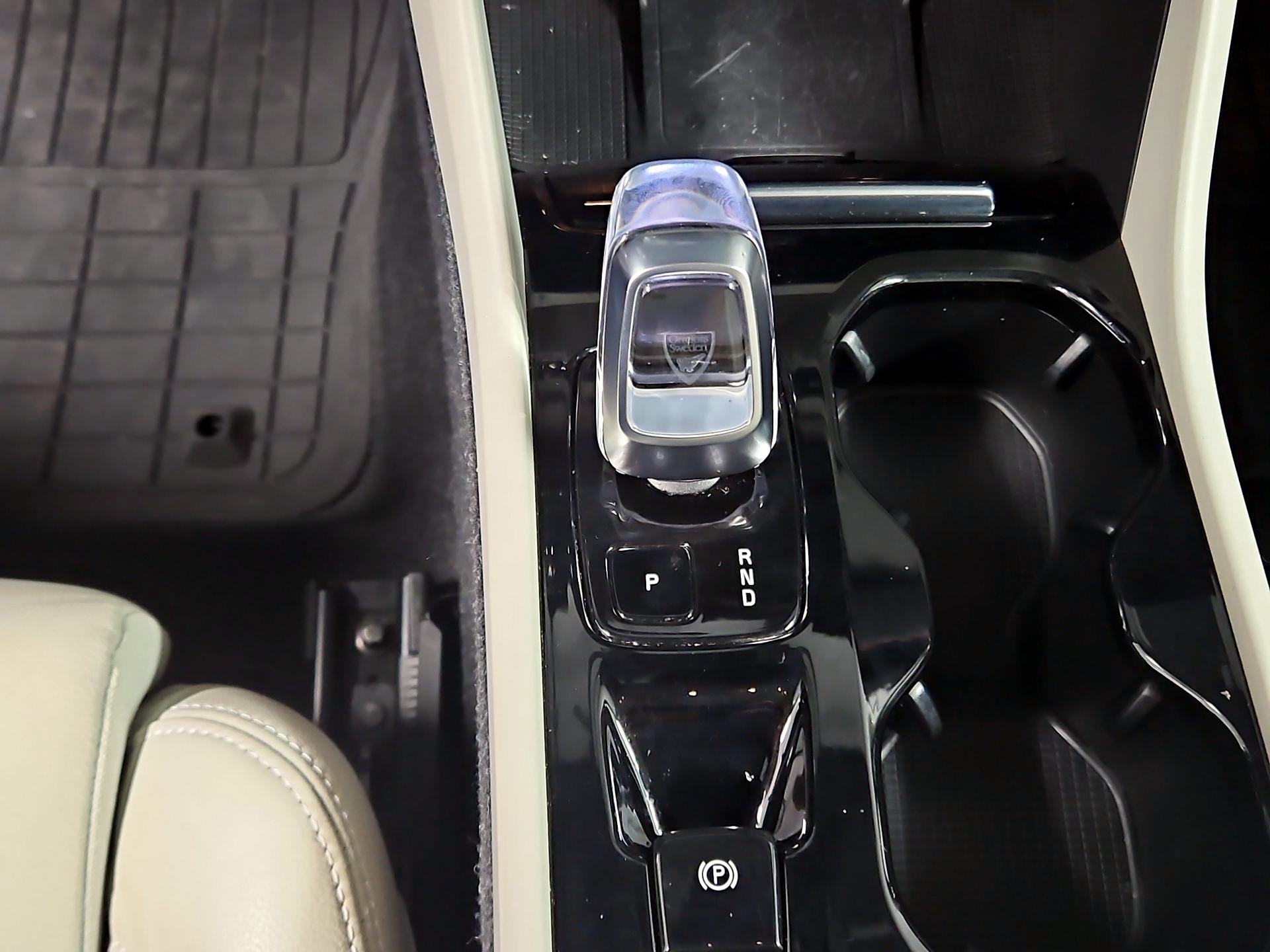Thumbnail: 2023 Volvo XC40 - 17